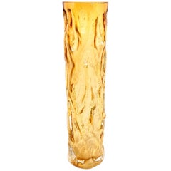 Vase cylindrique en verre ambré motif vagues par Ingrid Glass:: Allemagne:: 1970