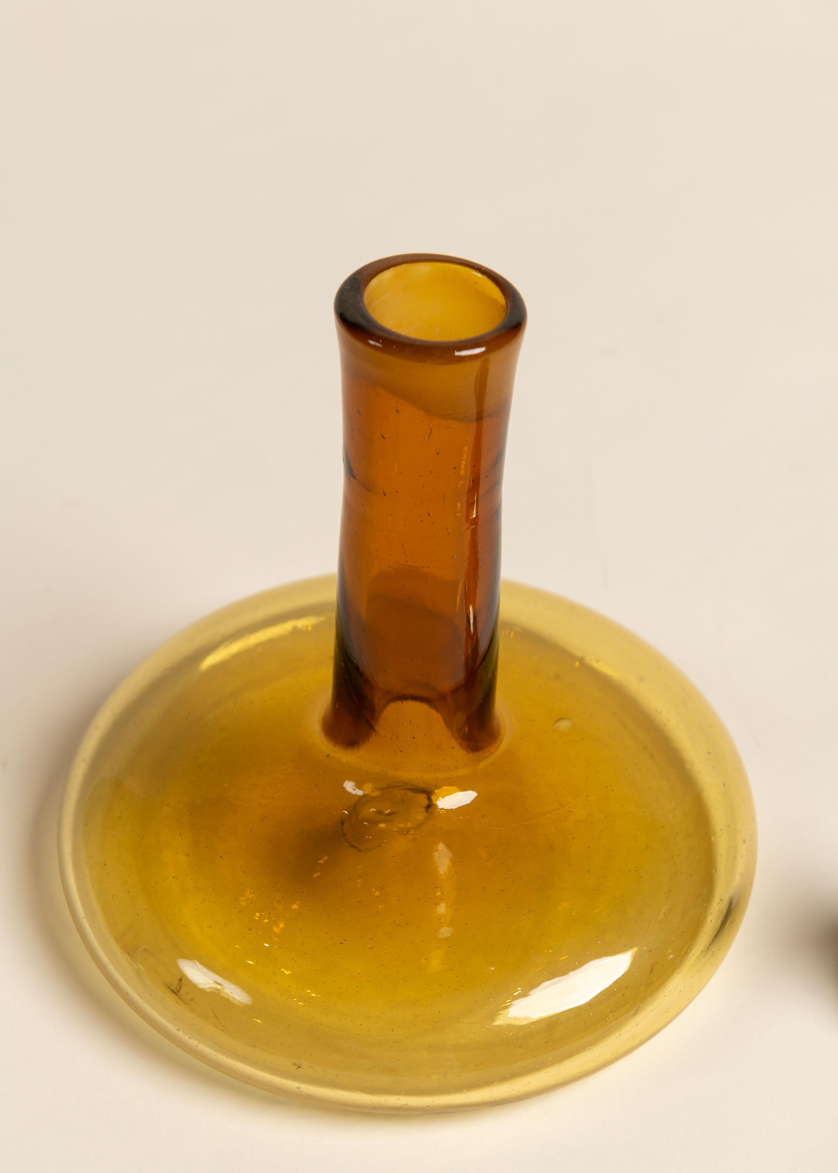 Carafe en verre ambré avec bouchon, 20e siècle Bon état - En vente à San Francisco, CA