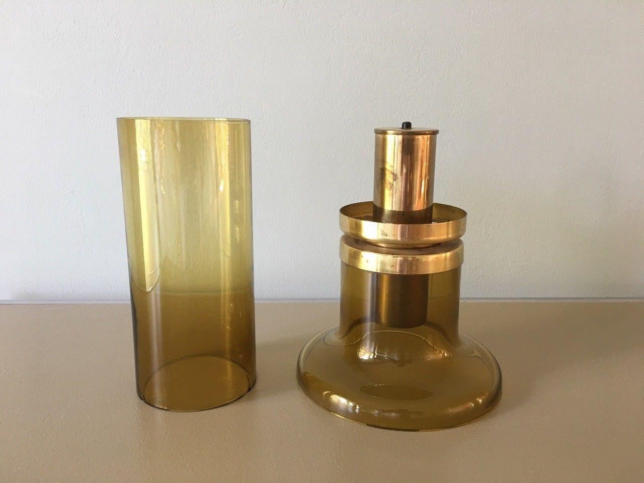 Nice Hans-Agne Jakobsson oil lamp in amber glass and brass.
Glass with one crack and one chip.
Price for one candleholder.
   
   