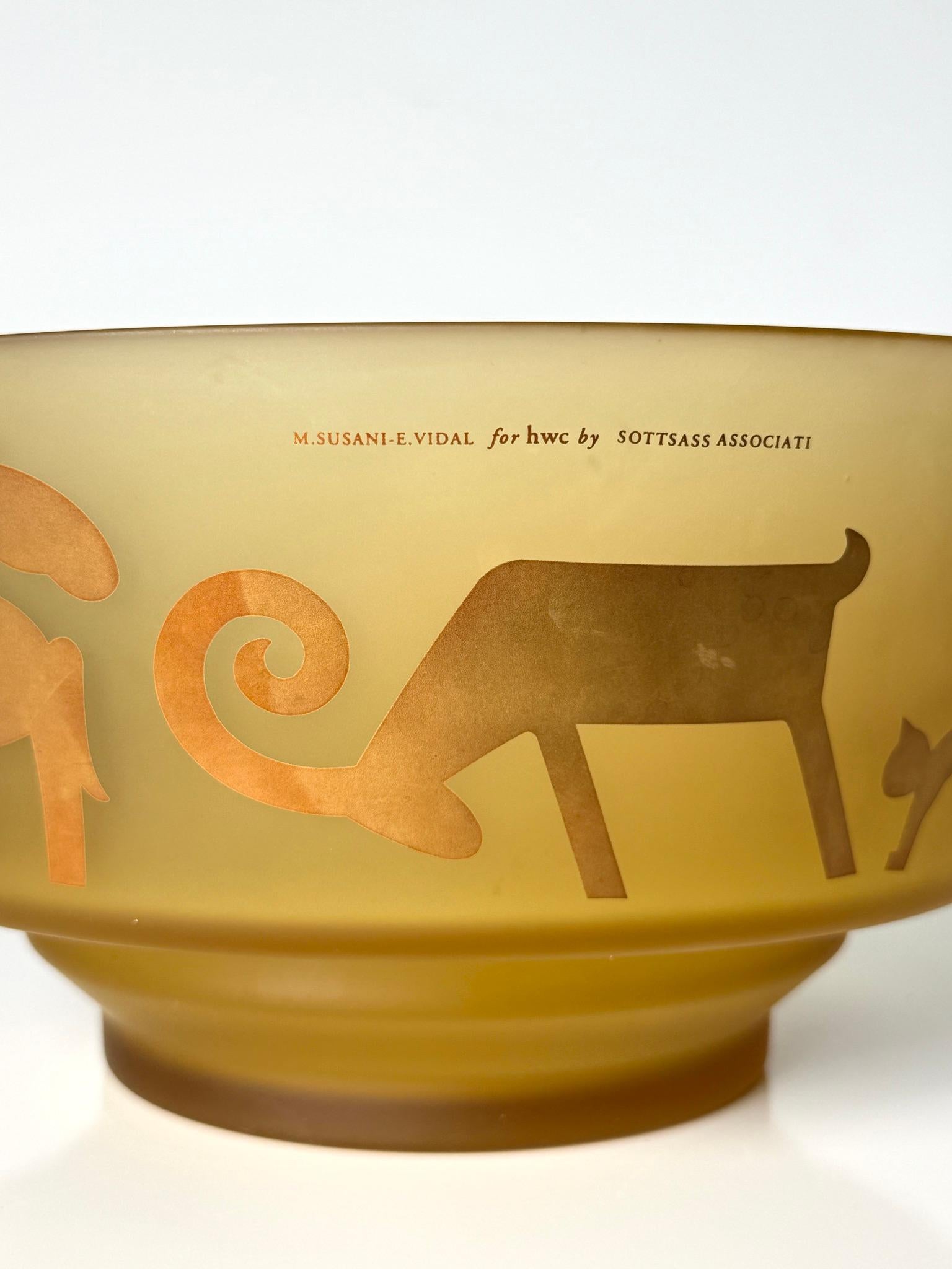Ciotola in vetro ambrato con motivo animale Memphis di Susani & Vidal per Sottsass Associati in vendita 4