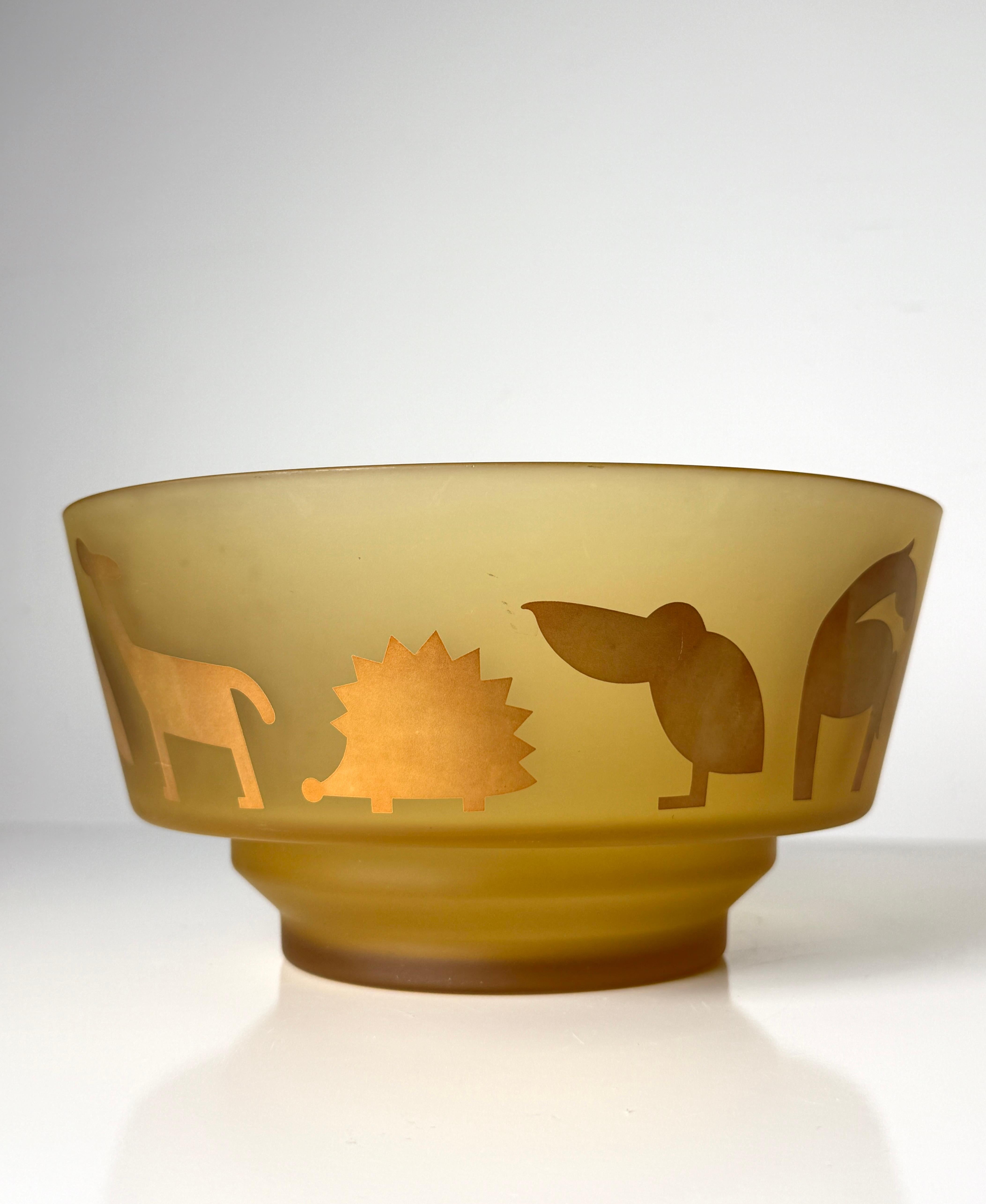 Fine XX secolo Ciotola in vetro ambrato con motivo animale Memphis di Susani & Vidal per Sottsass Associati in vendita