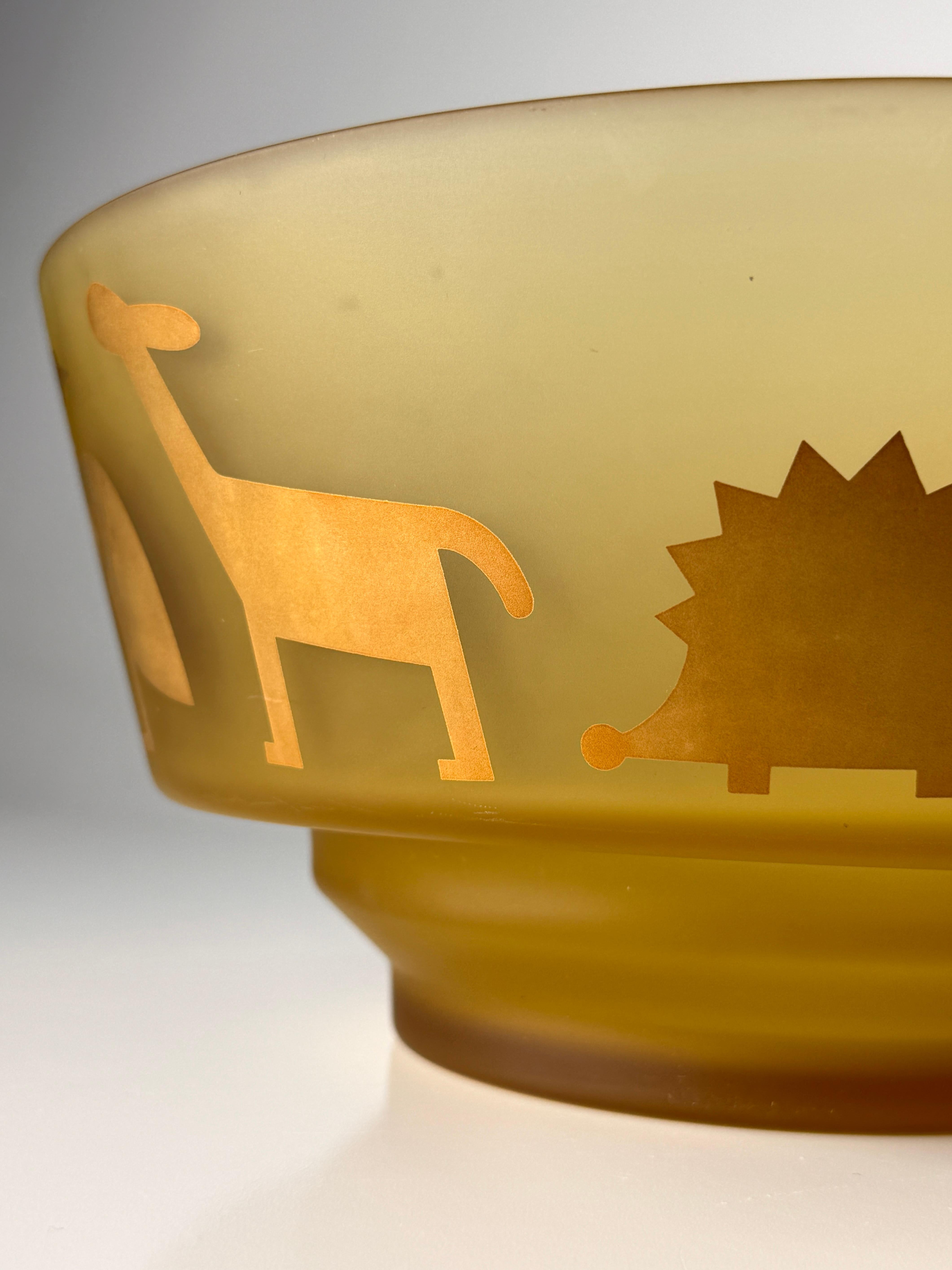 Ciotola in vetro ambrato con motivo animale Memphis di Susani & Vidal per Sottsass Associati in vendita 2