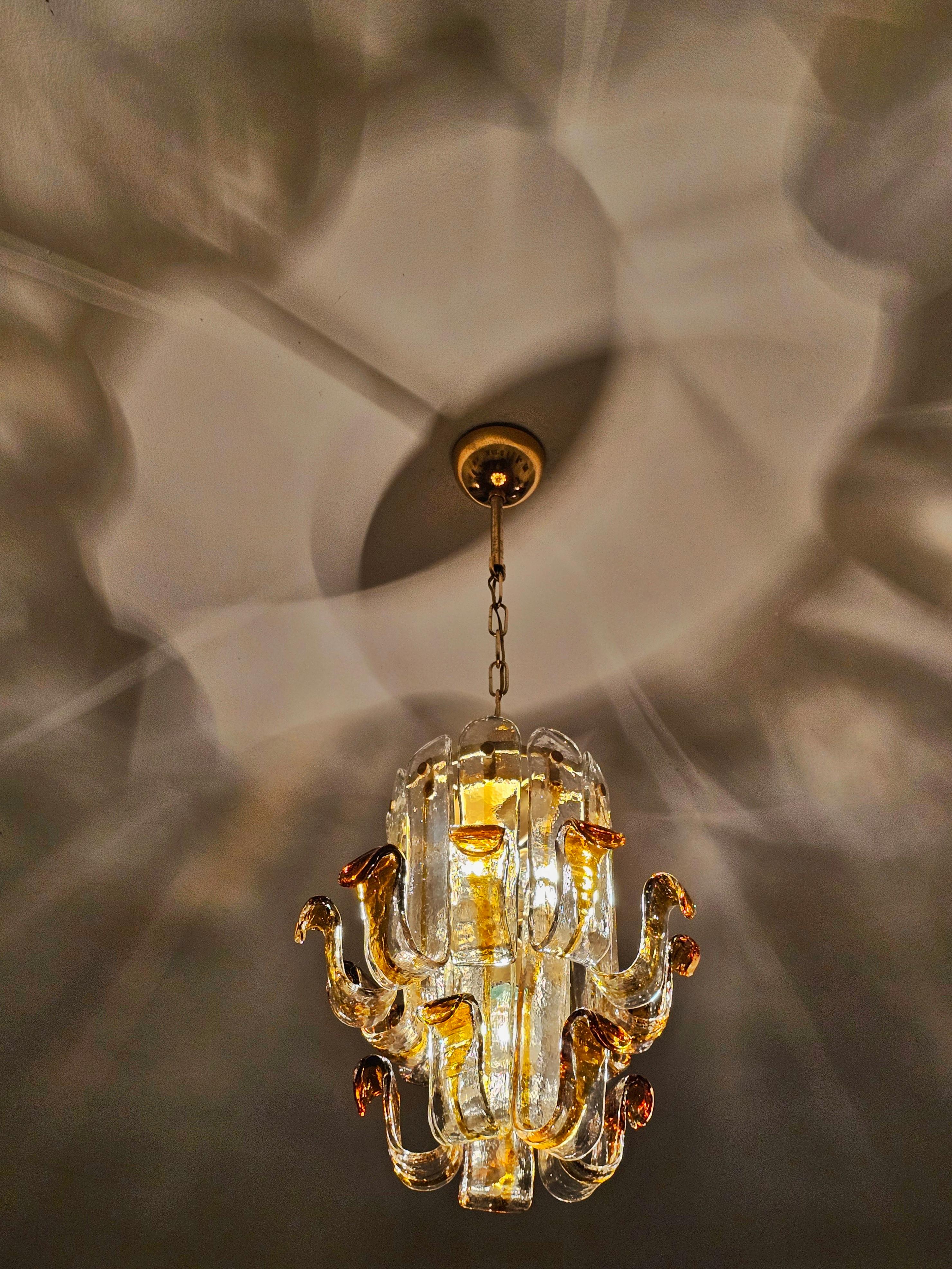 Suspension en verre ambré en forme de pétales par Toni Zuccheri pour Mazzega, Italie, années 1960 en vente 5
