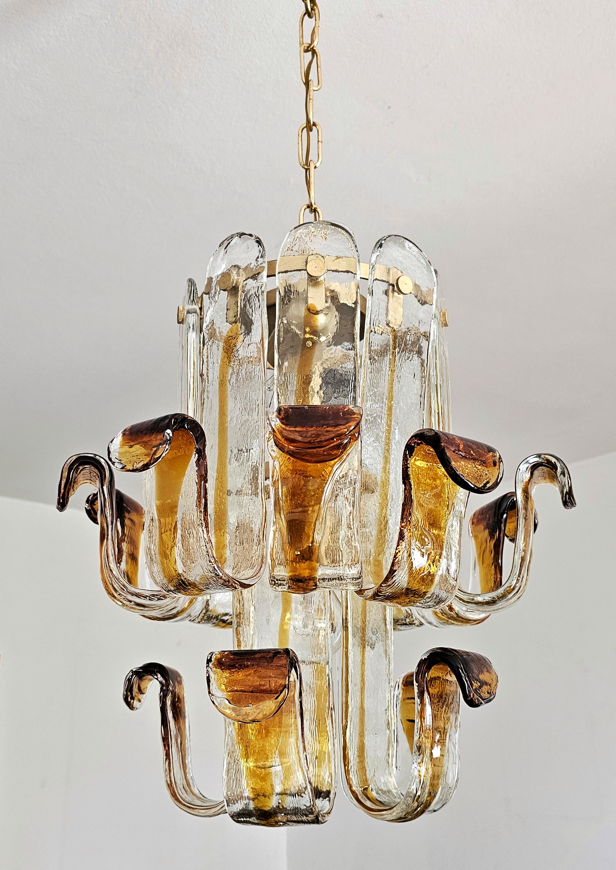 Mid-Century Modern Suspension en verre ambré en forme de pétales par Toni Zuccheri pour Mazzega, Italie, années 1960 en vente