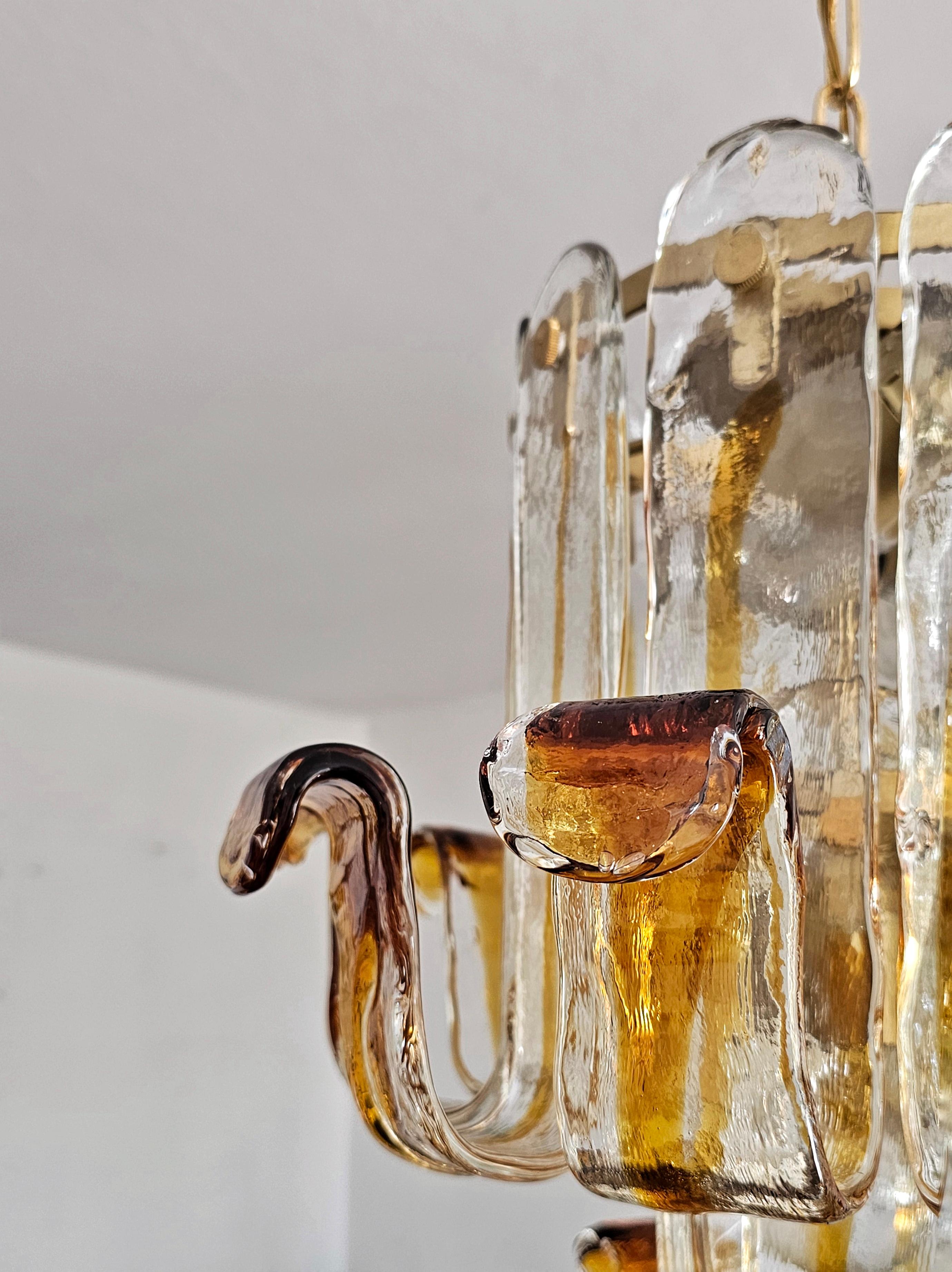 Laiton Suspension en verre ambré en forme de pétales par Toni Zuccheri pour Mazzega, Italie, années 1960 en vente
