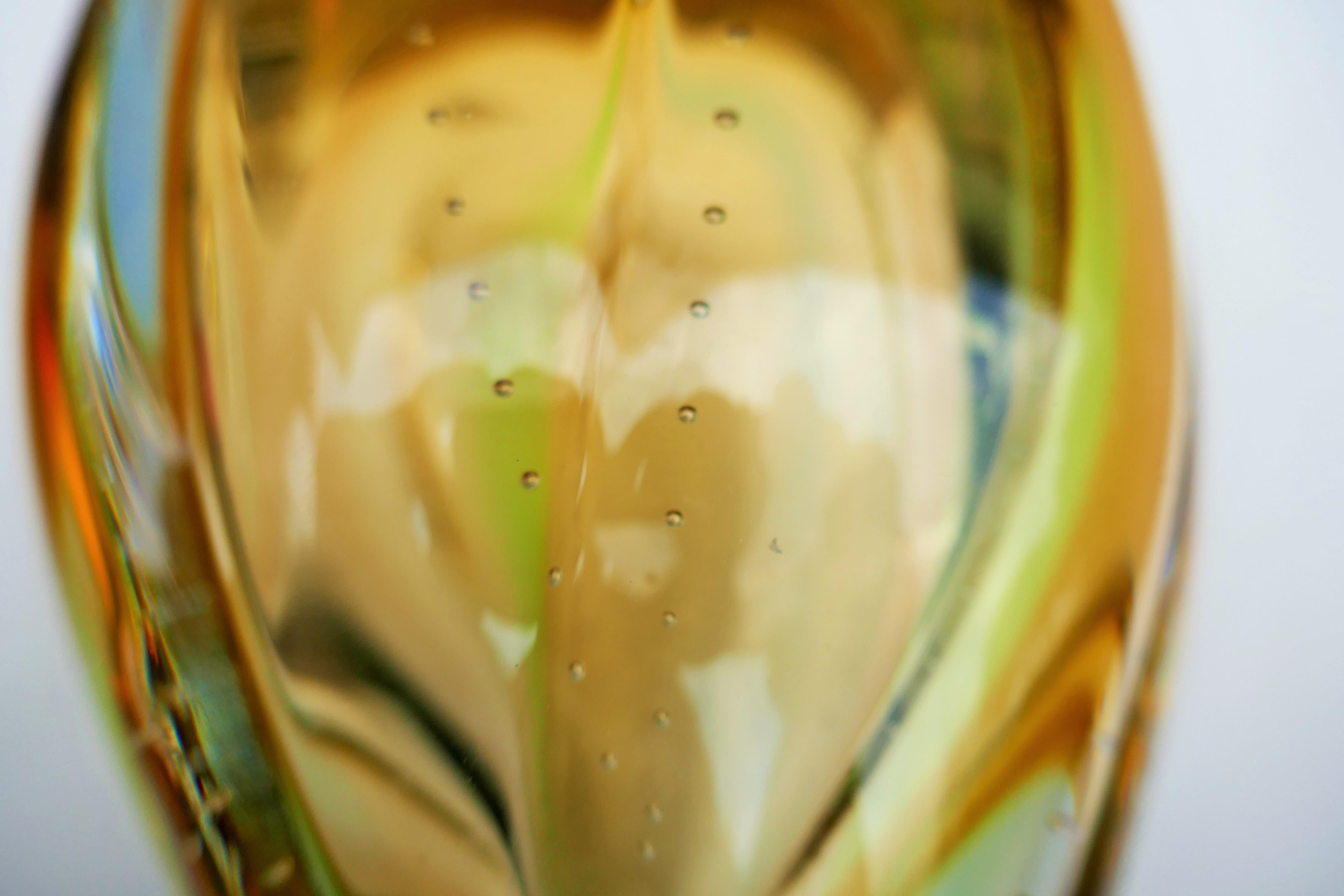 Vaso in vetro ambrato attribuito a Seguso o Barovier in vendita 9