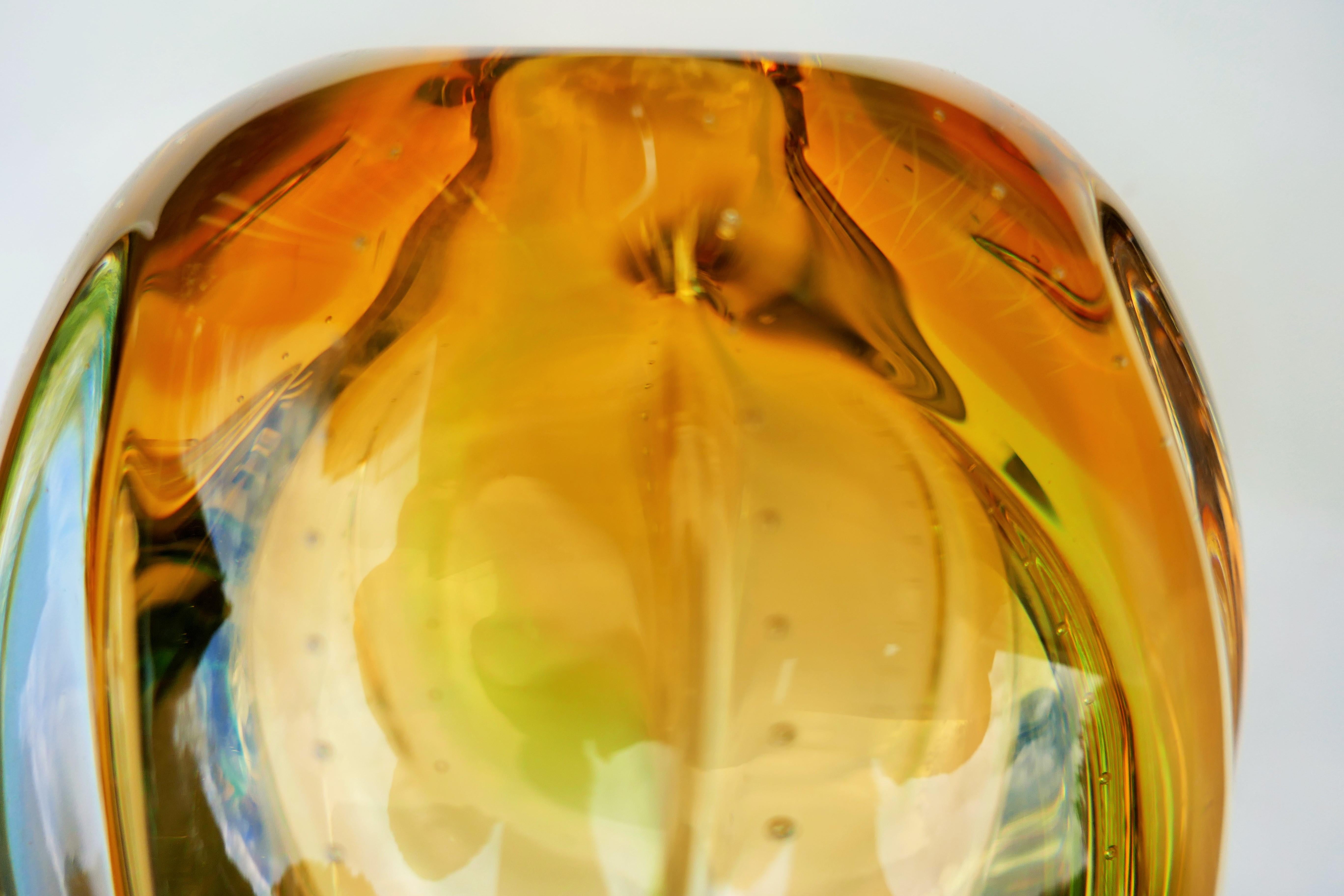 Vaso in vetro ambrato attribuito a Seguso o Barovier in vendita 11