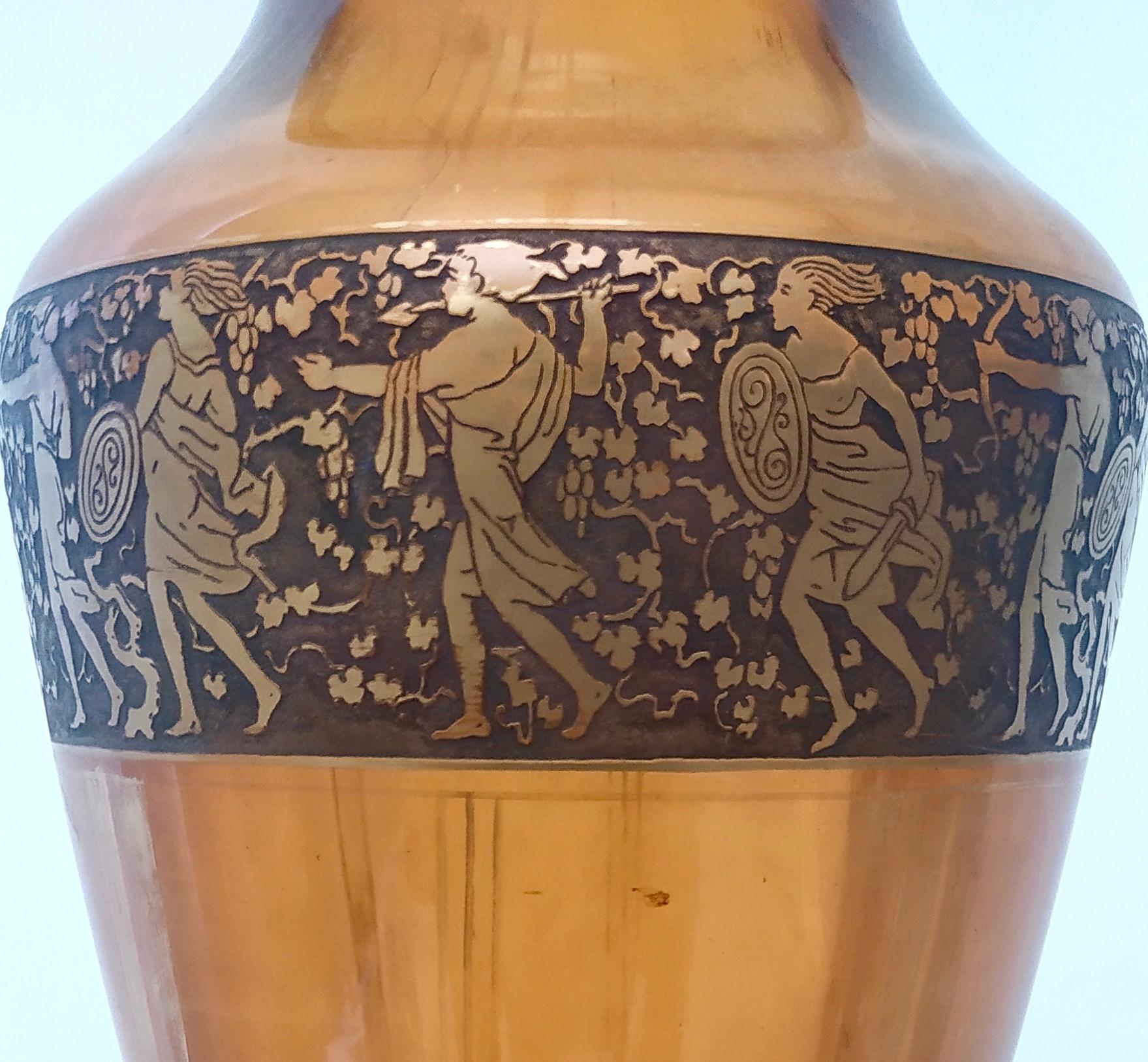 Vintage-Vase aus Bernsteinglas von Moser Karlsbad mit goldfarbenen mythologischen Motiven 2