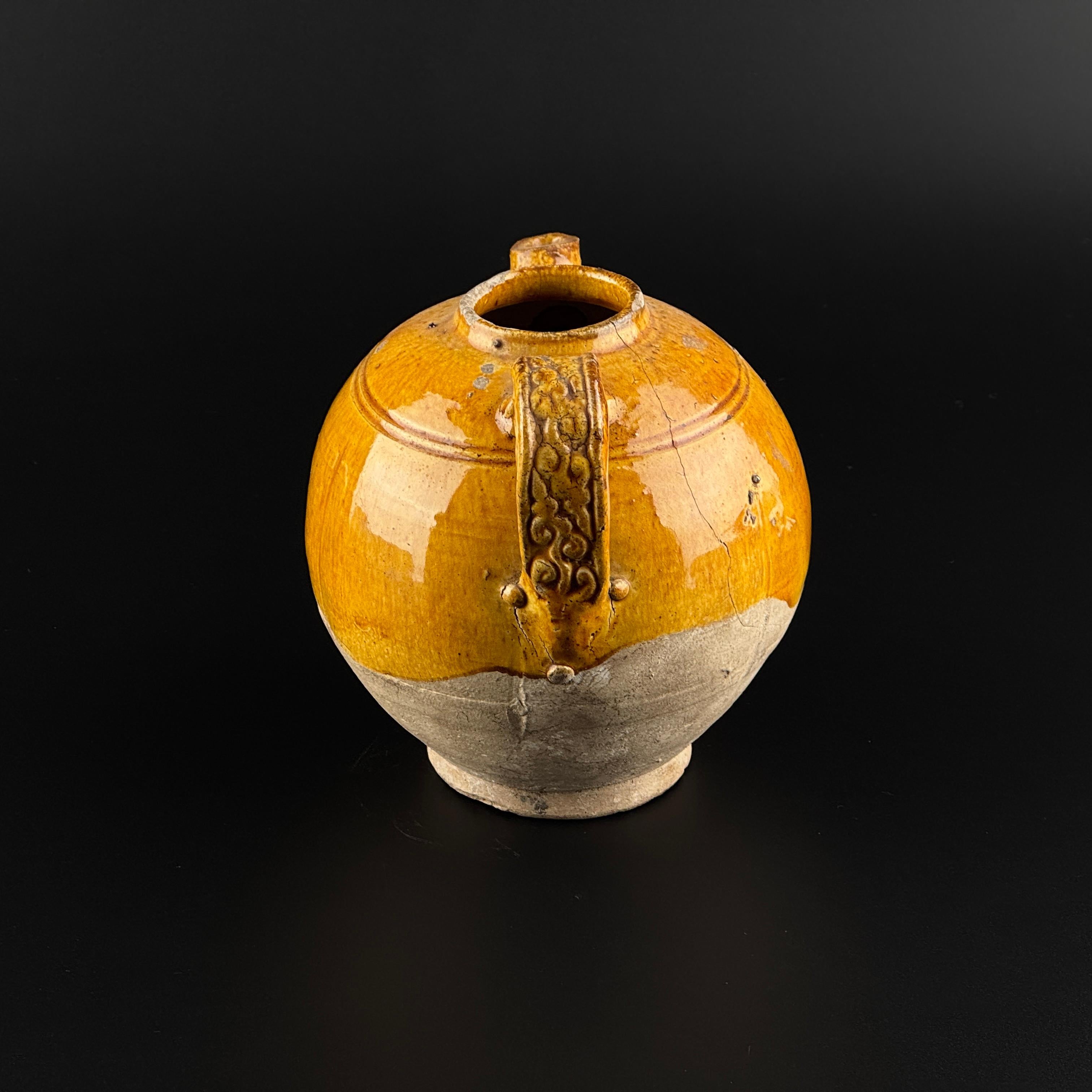Aiguière en poterie à glaçure d'ambre, Dynasty Tang-Liao (7-12e siècle) en vente 5