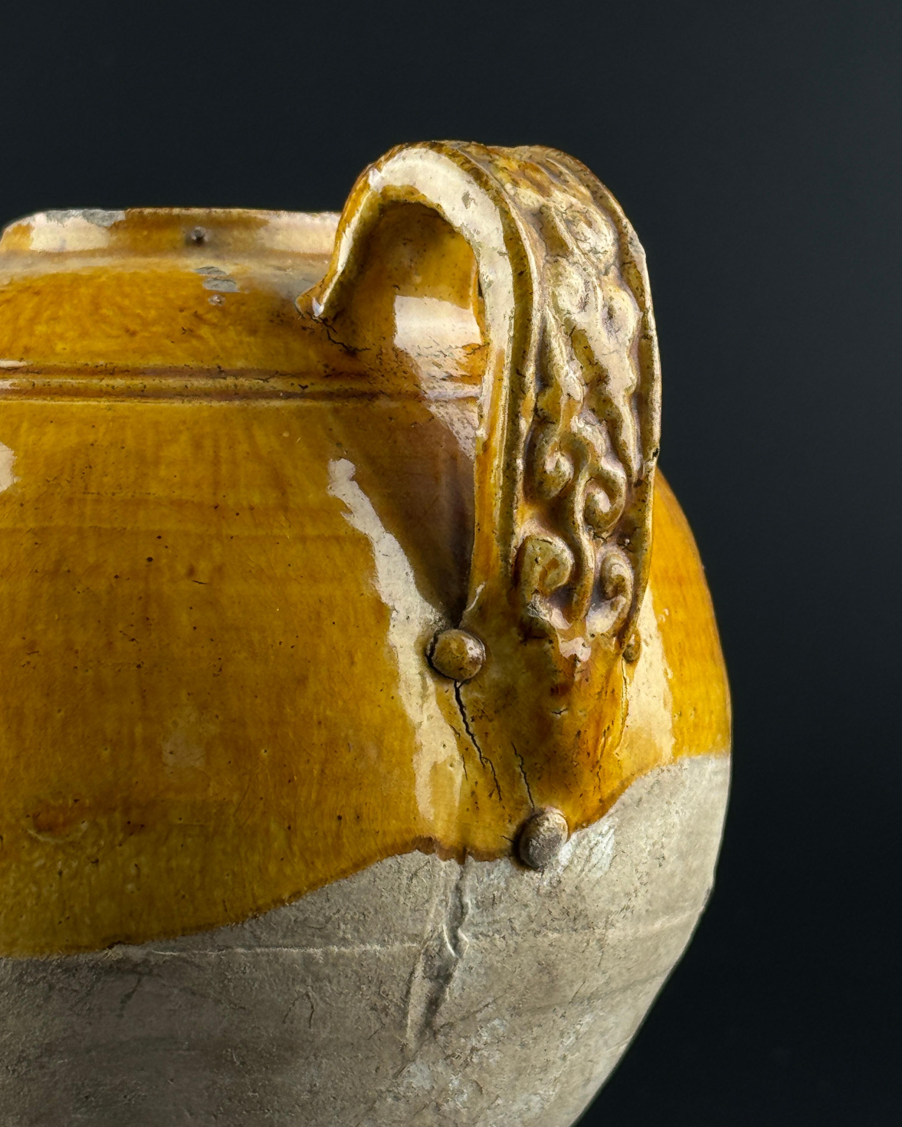 Poteries Aiguière en poterie à glaçure d'ambre, Dynasty Tang-Liao (7-12e siècle) en vente