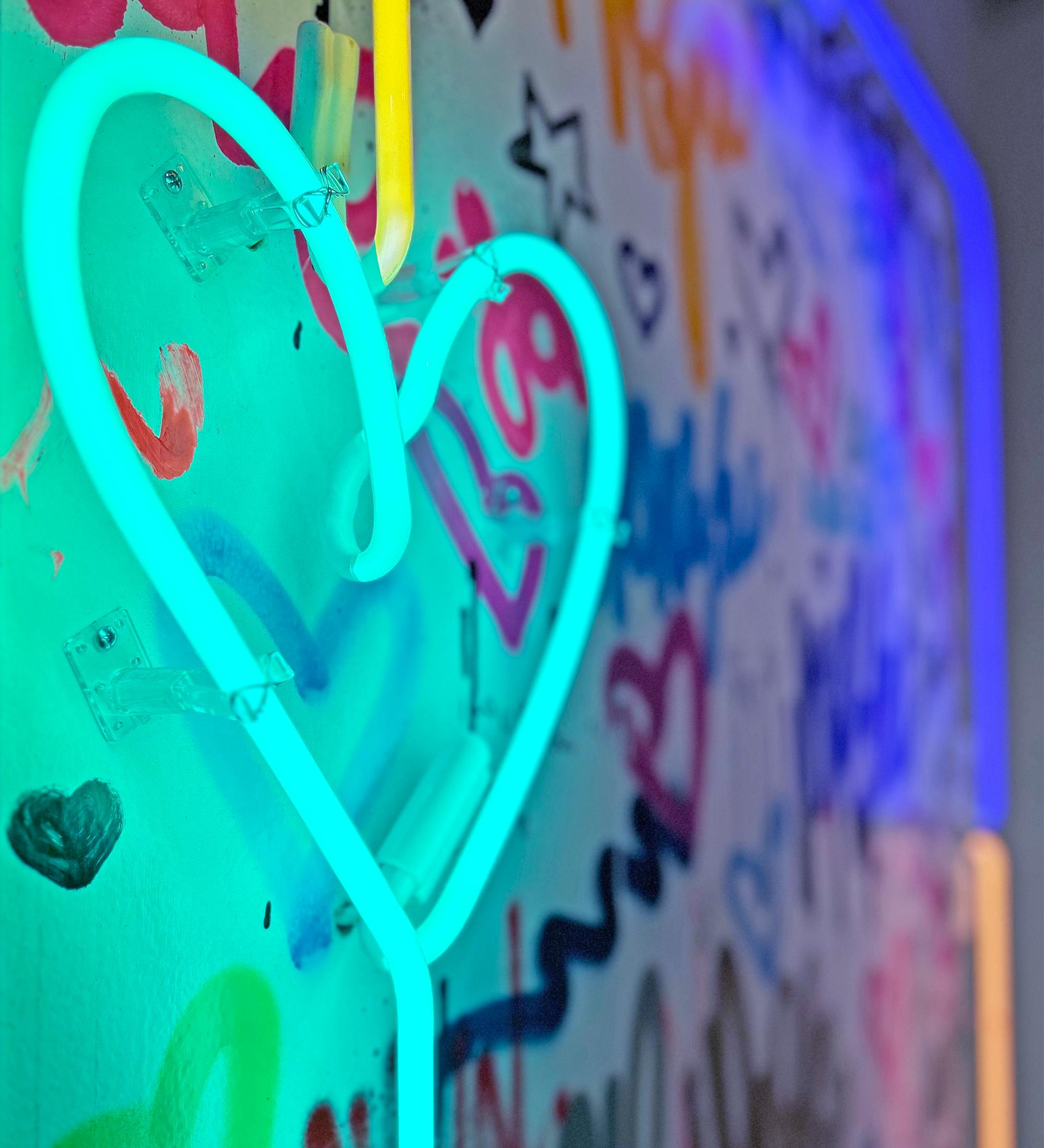 Pittura a tecnica mista con luci al neon su tavola 