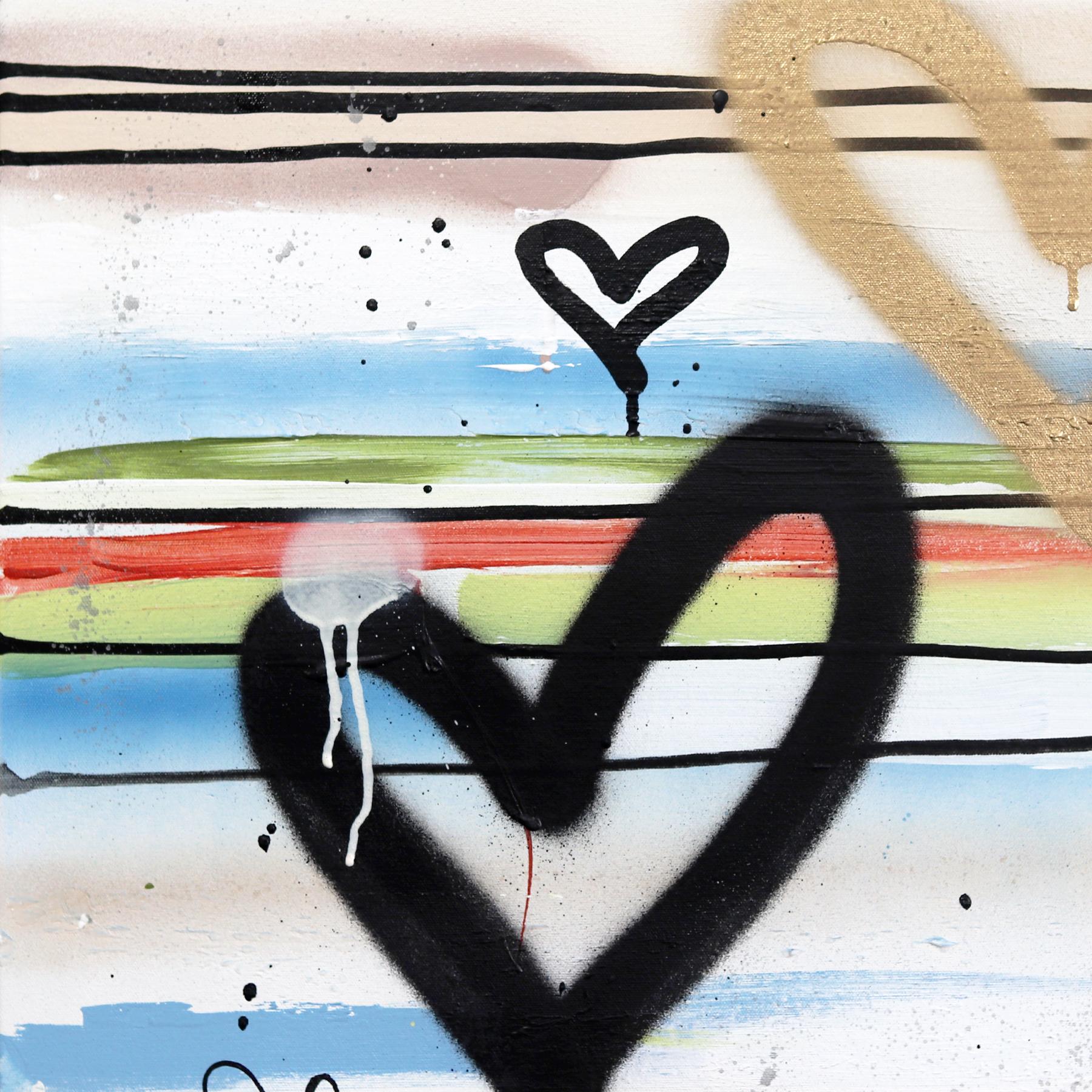 Floating by, œuvre d'art originale inspirée des graffitis, cœurs beiges à rayures abstraites - Art urbain Painting par Amber Goldhammer