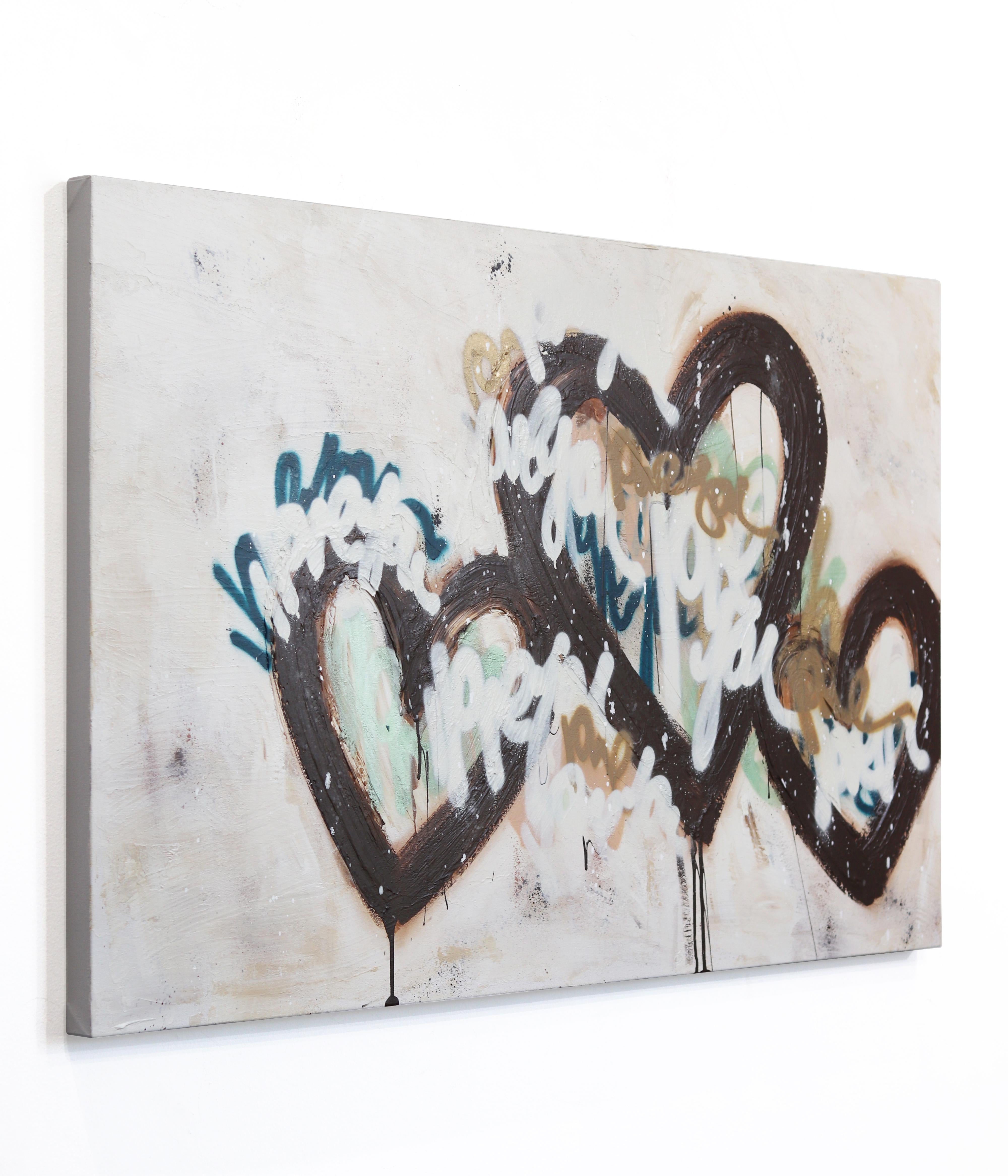 Forever Together - Opera d'arte astratta originale ispirata ai graffiti con cuori beige in vendita 1