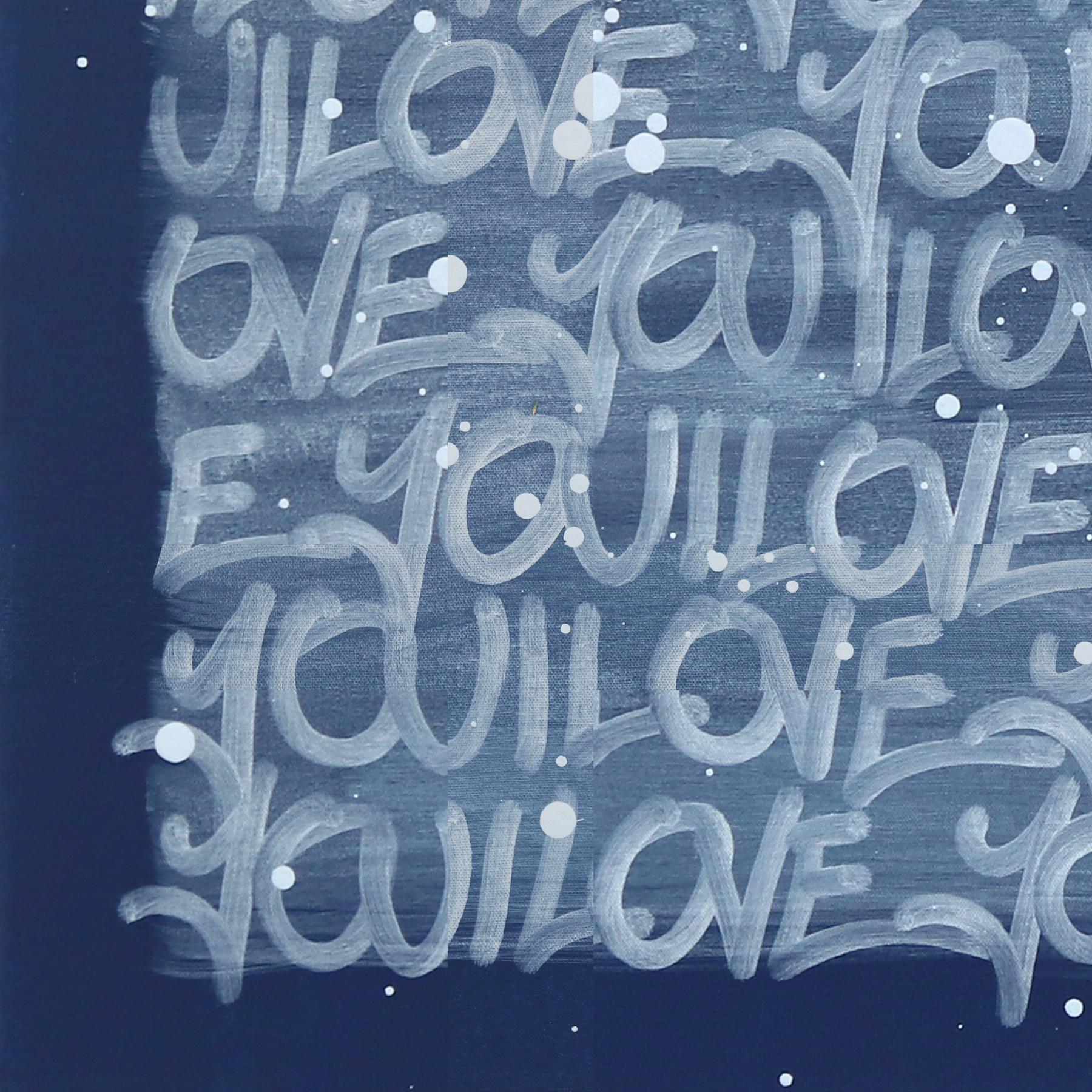 El amor nos hace avanzar - Obra de arte callejera contemporánea con texto abstracto en negrita azul marino en venta 2