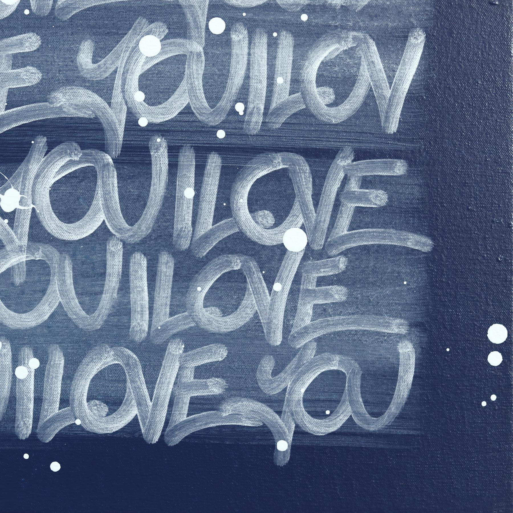 El amor nos hace avanzar - Obra de arte callejera contemporánea con texto abstracto en negrita azul marino en venta 4