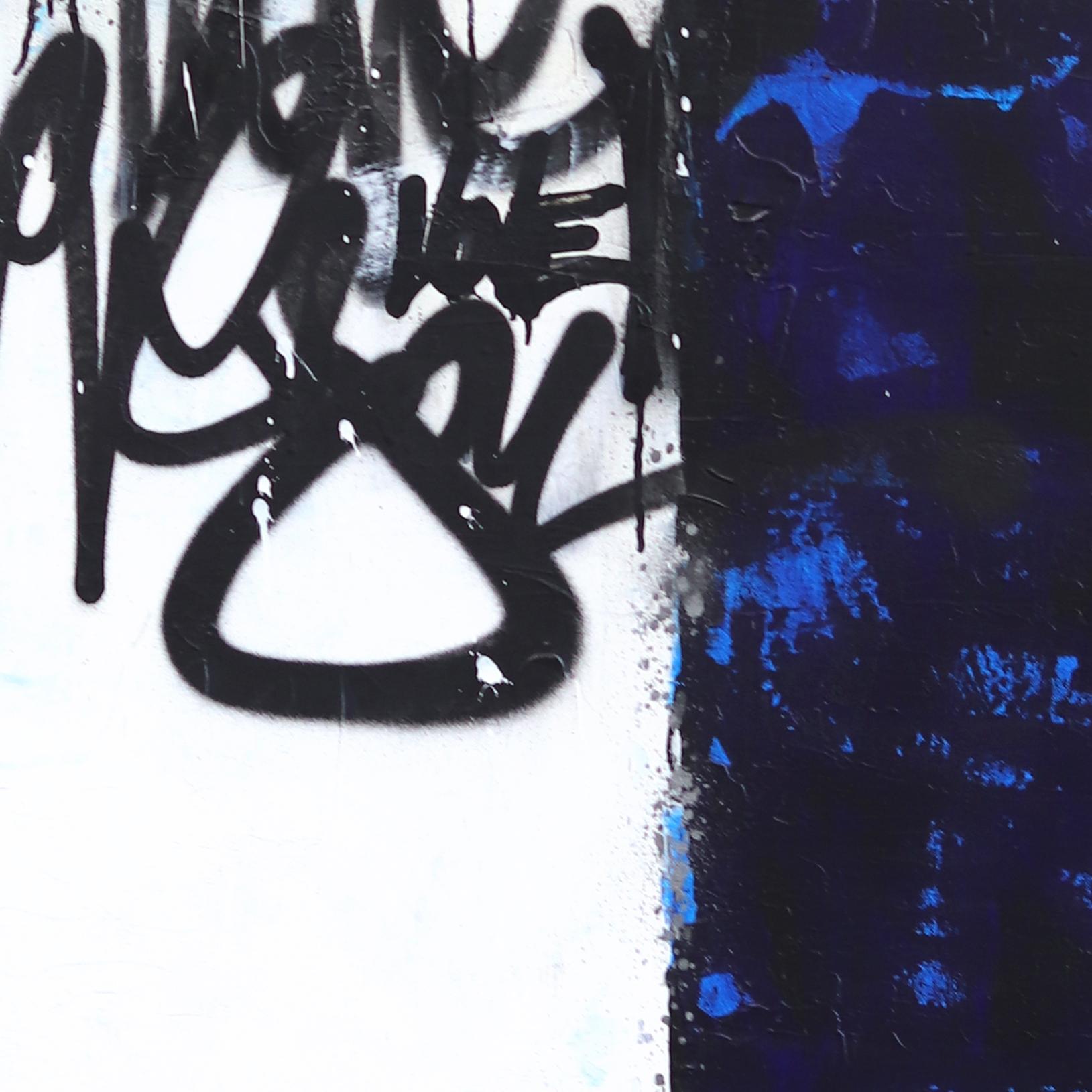 Sincronia mista - Opera d'arte pop astratta a trama blu e bianca con graffiti in vendita 4