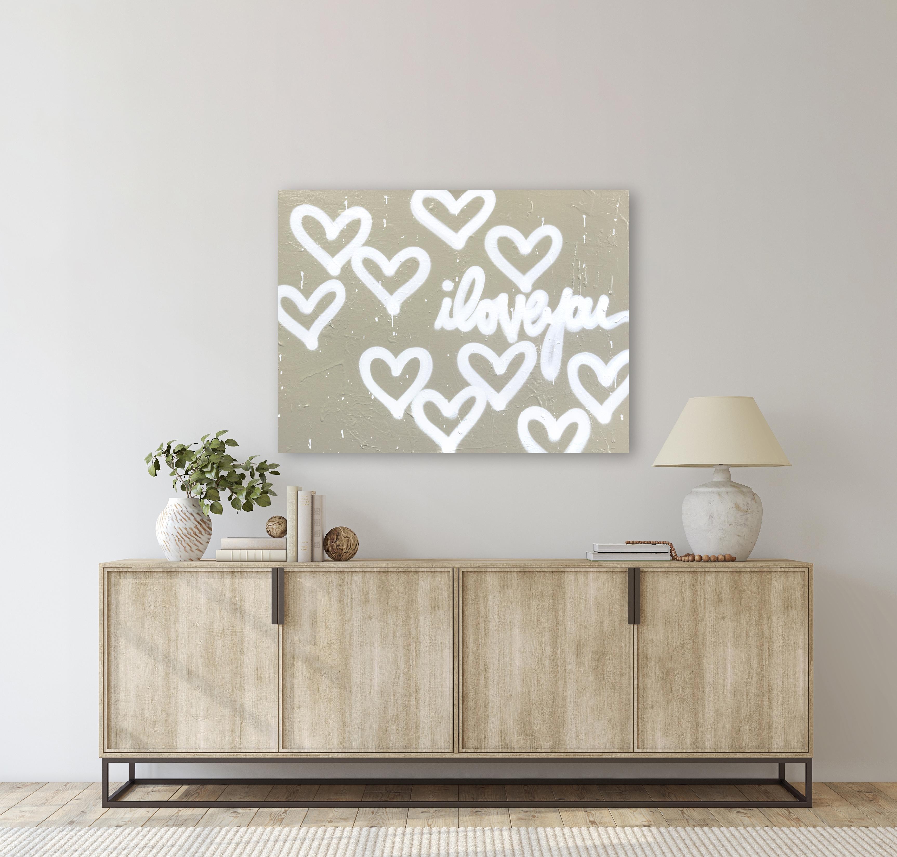 My Love is Like a Big Hug - Abstraktes Weiß auf Texturiertes Beige-Kunstwerk auf Leinwand – Painting von Amber Goldhammer