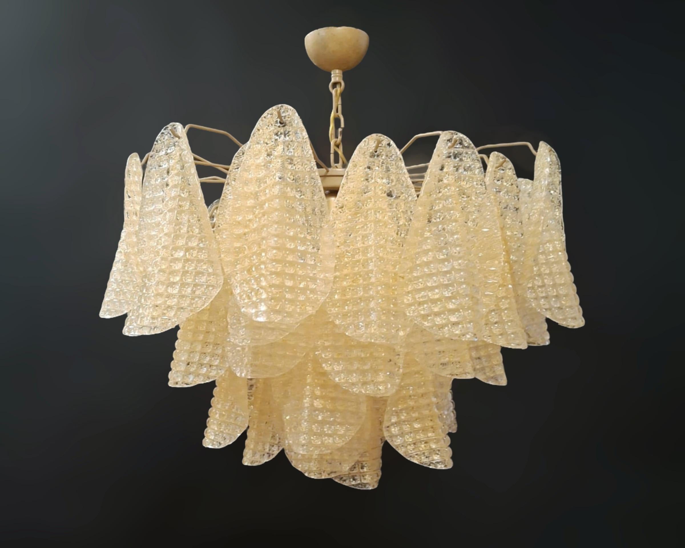 Lampadario Ambra Graniglia Rondine In condizioni buone in vendita a Los Angeles, CA