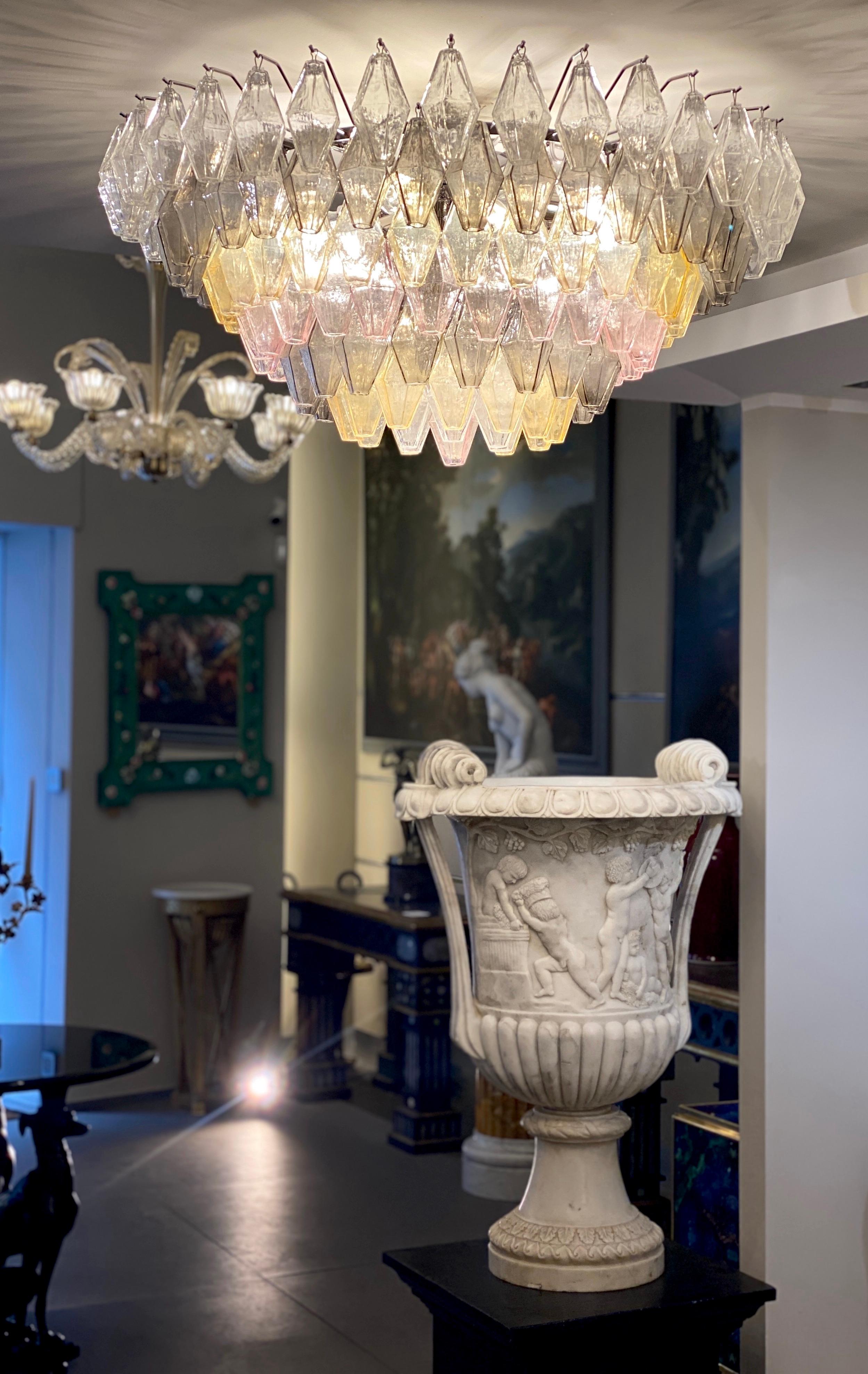 Ambre, gris et rose  Grand lustre ou plafonnier en verre de Murano Poliedri Excellent état - En vente à Rome, IT