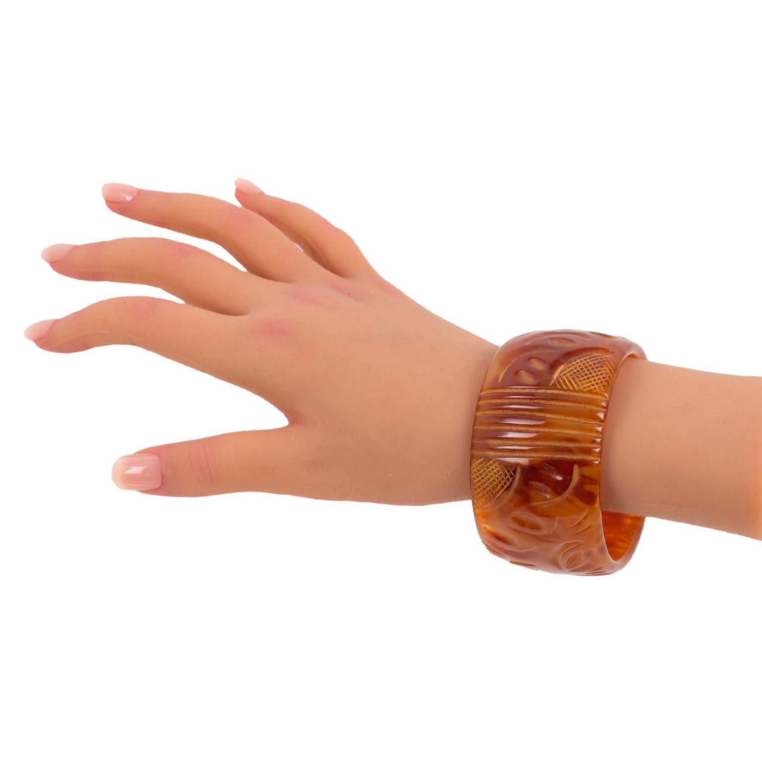 Milky Amber Bakelite Bracelet Bangle with Carving In Excellent Condition For Sale In Atlanta, GA