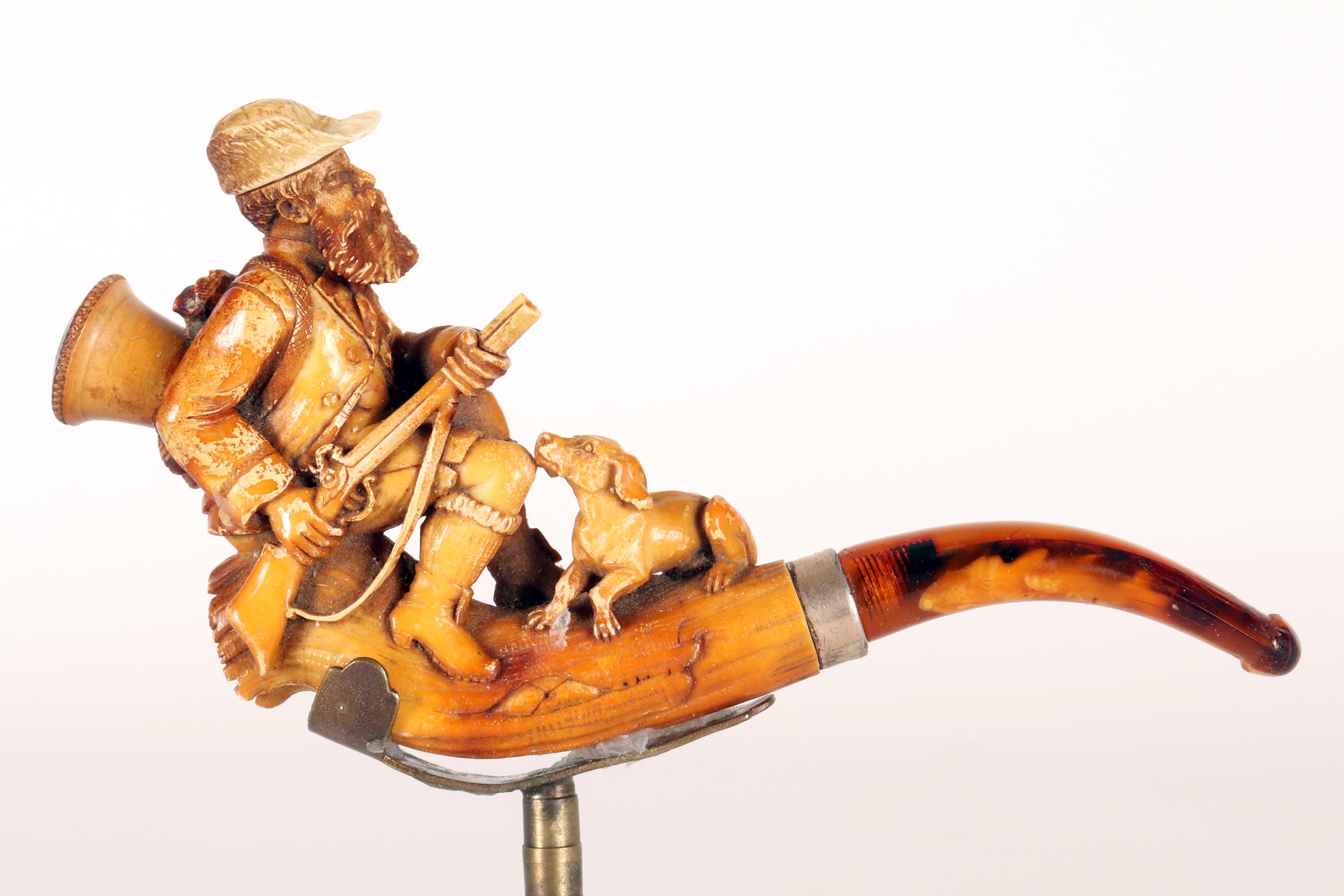 Autrichien Pipe en écume d'ambre, représentant un chasseur. Vienne, Autriche 1890. en vente