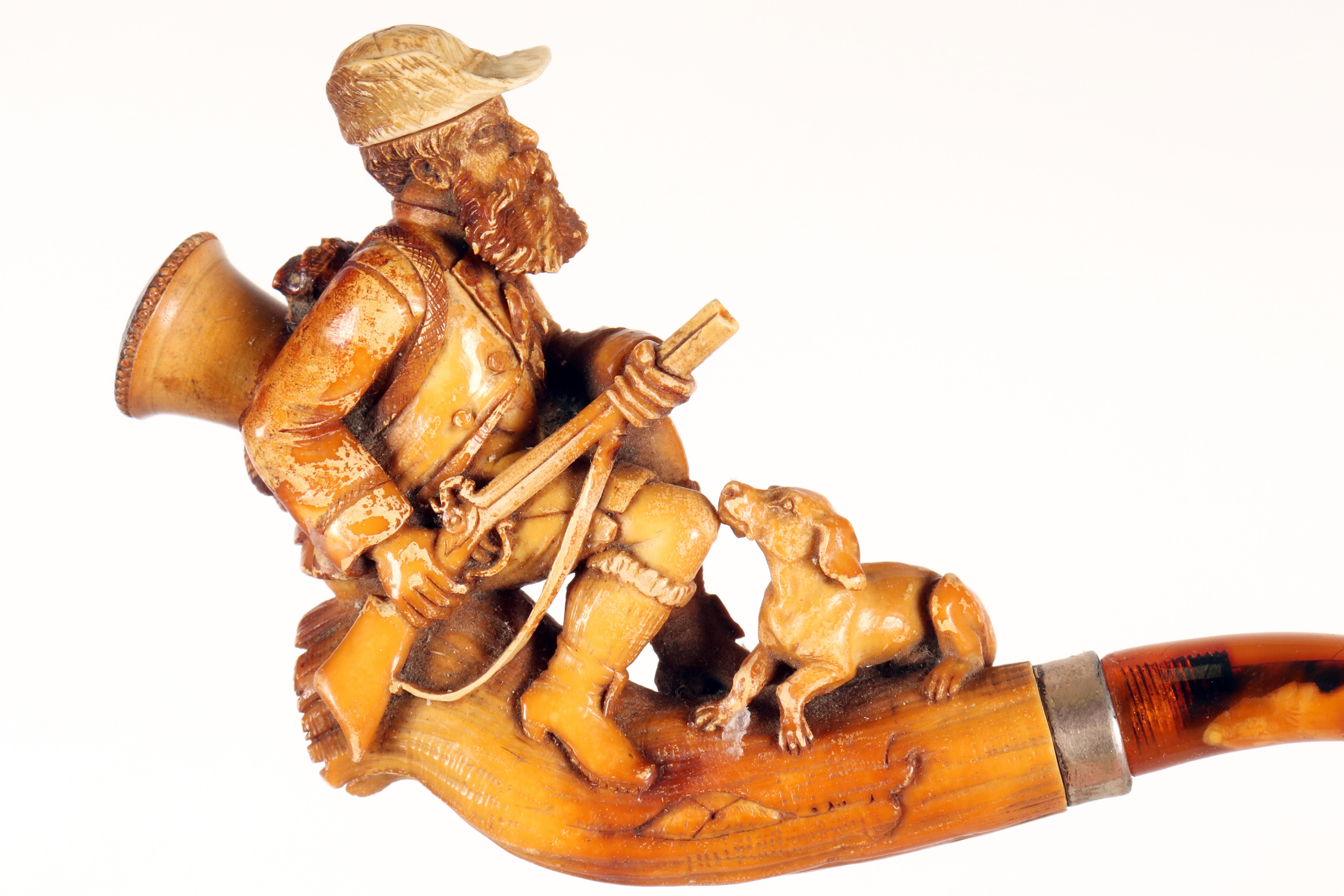 Pipe en écume d'ambre, représentant un chasseur. Vienne, Autriche 1890. en vente 1