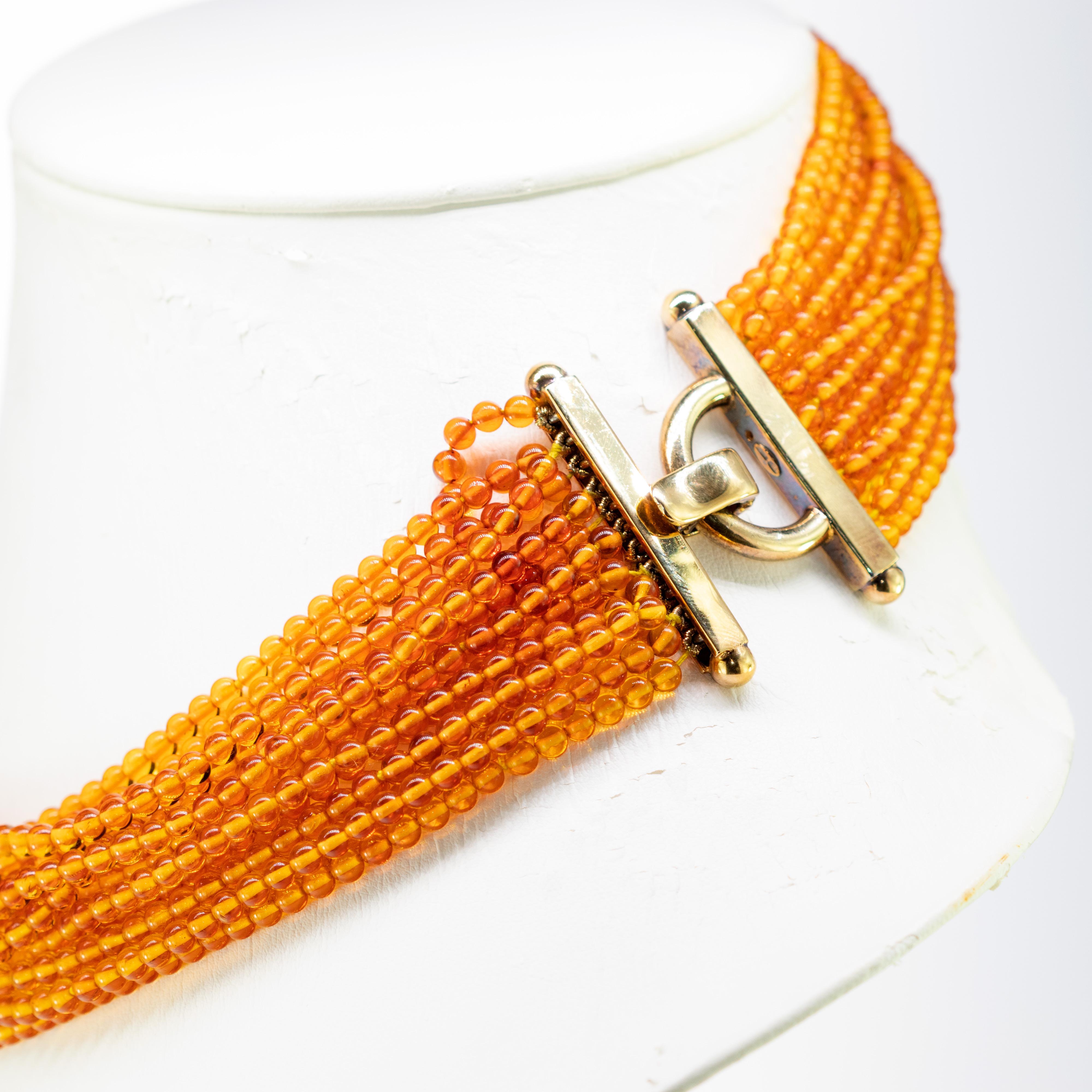 Ciondolo con sole intagliato in ambra e madreperla, collana a più fili in argento dorato 925 in vendita 3