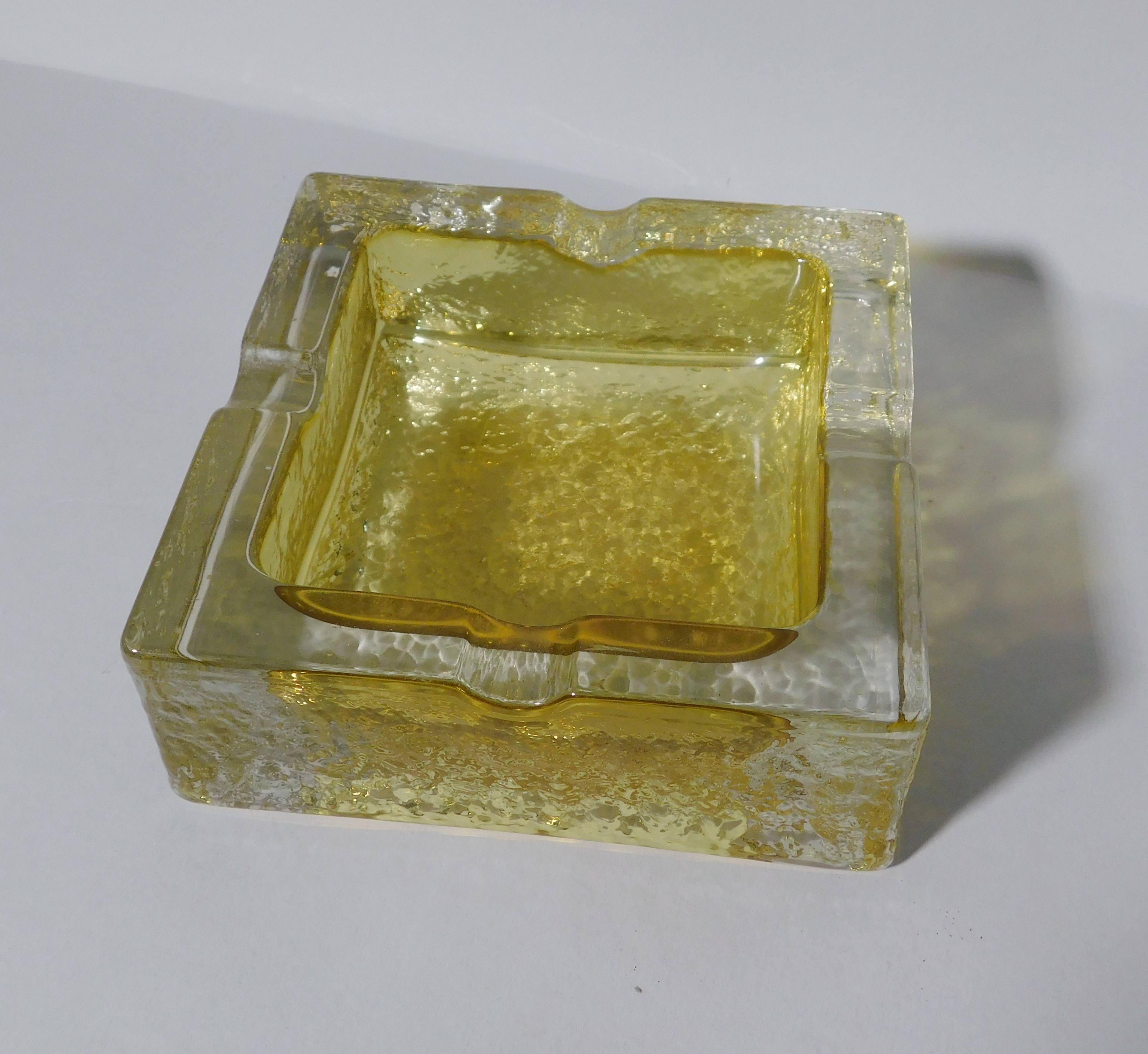 Amber Murano Ashtray, 2 Available (Moderne der Mitte des Jahrhunderts) im Angebot