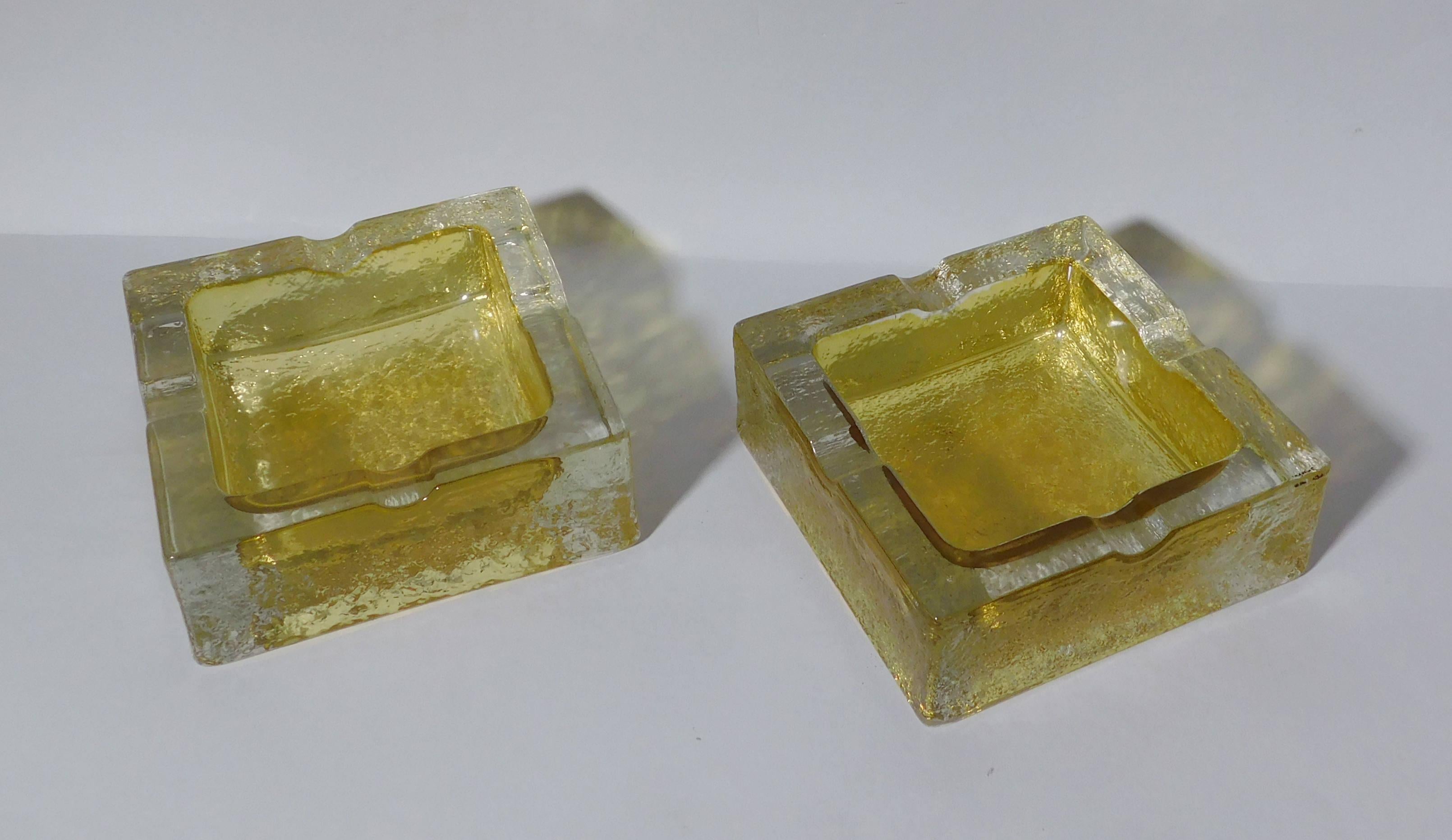 Amber Murano Ashtray, 2 Available im Zustand „Gut“ im Angebot in Los Angeles, CA