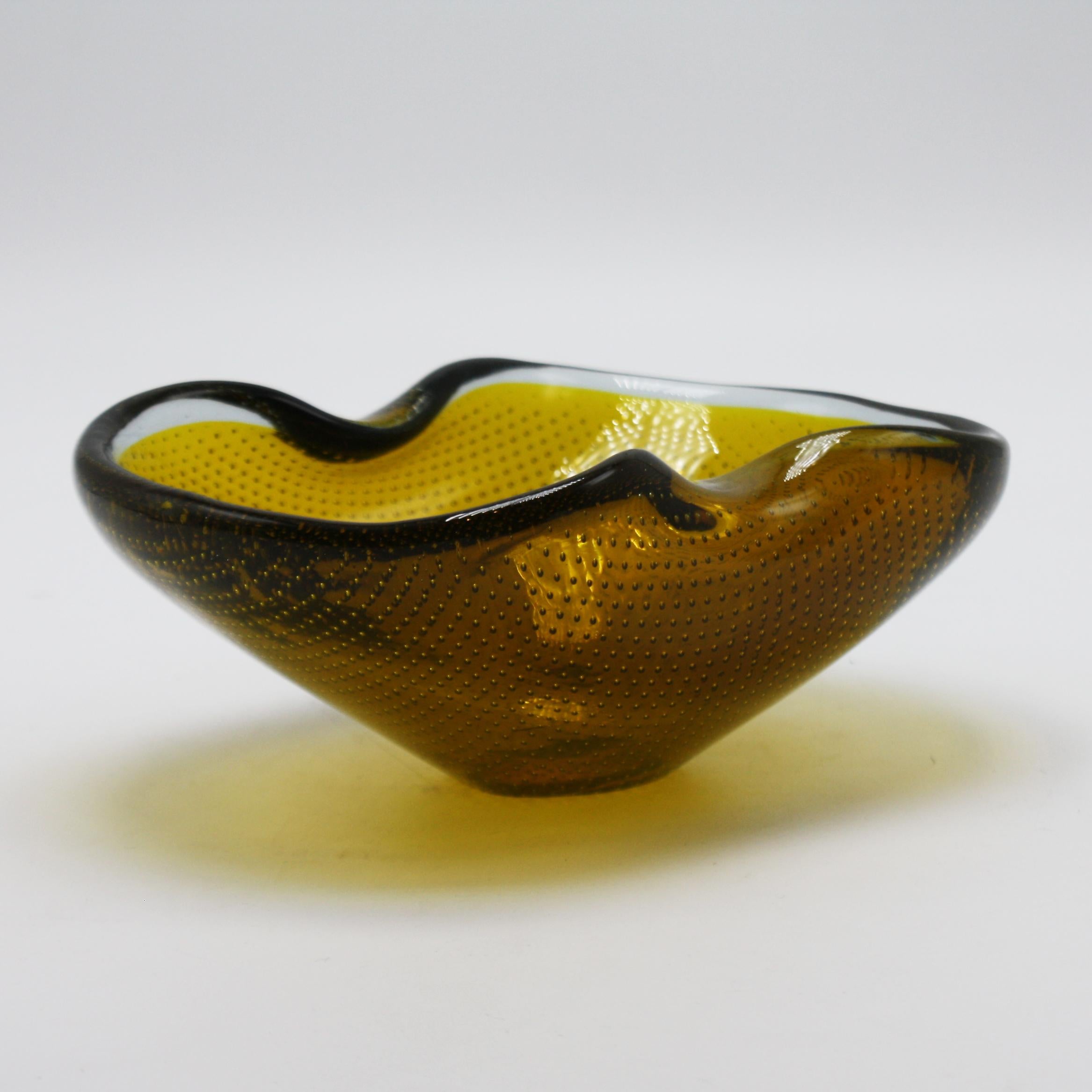 Mid-20th Century Amber Murano Bowl with Bullicante Inclusions, circa 1960 For Sale