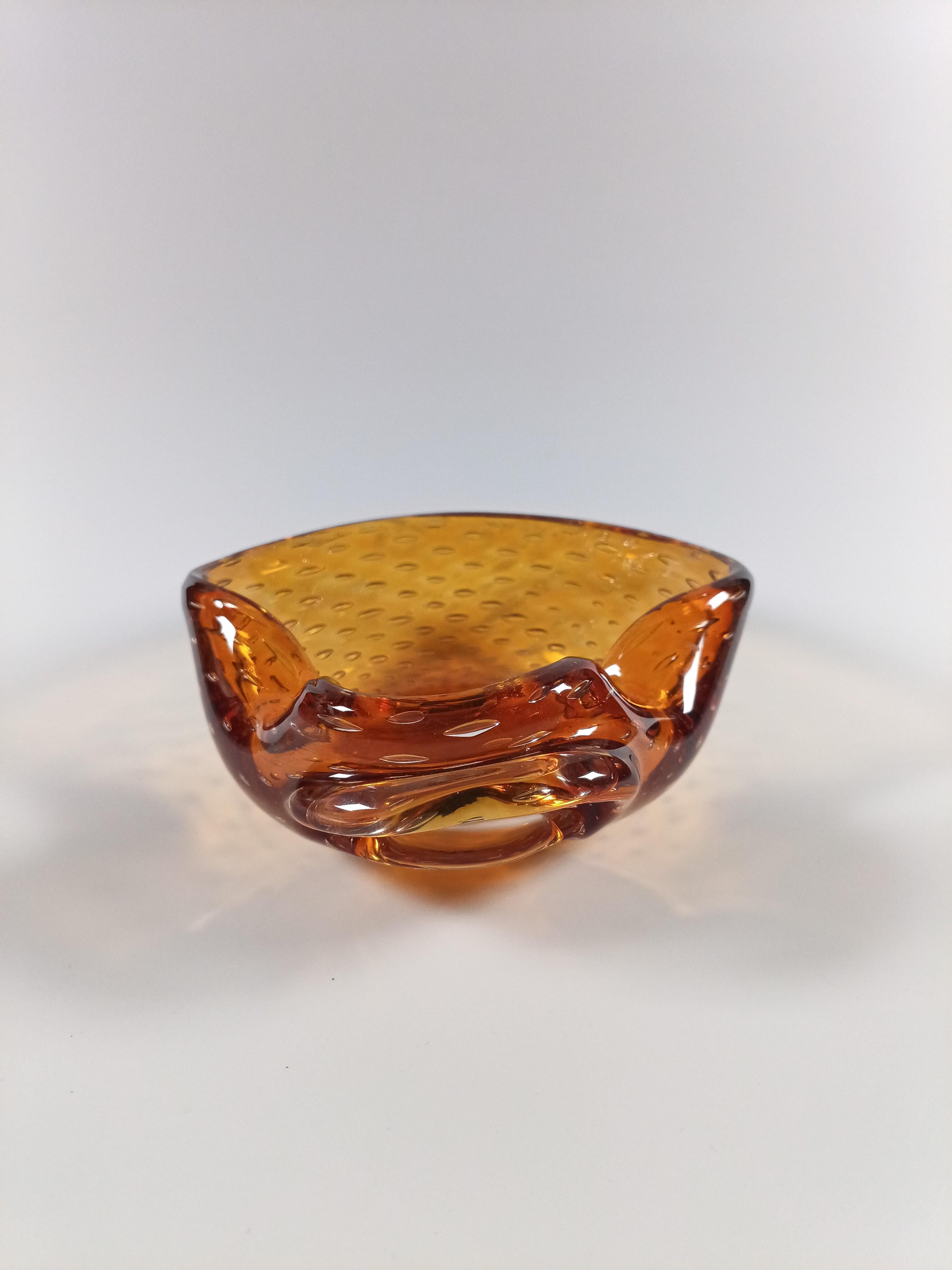 Bernsteinfarbene Murano-Glasschale mit Bullicante, Italien, 1960er Jahre (Italienisch) im Angebot