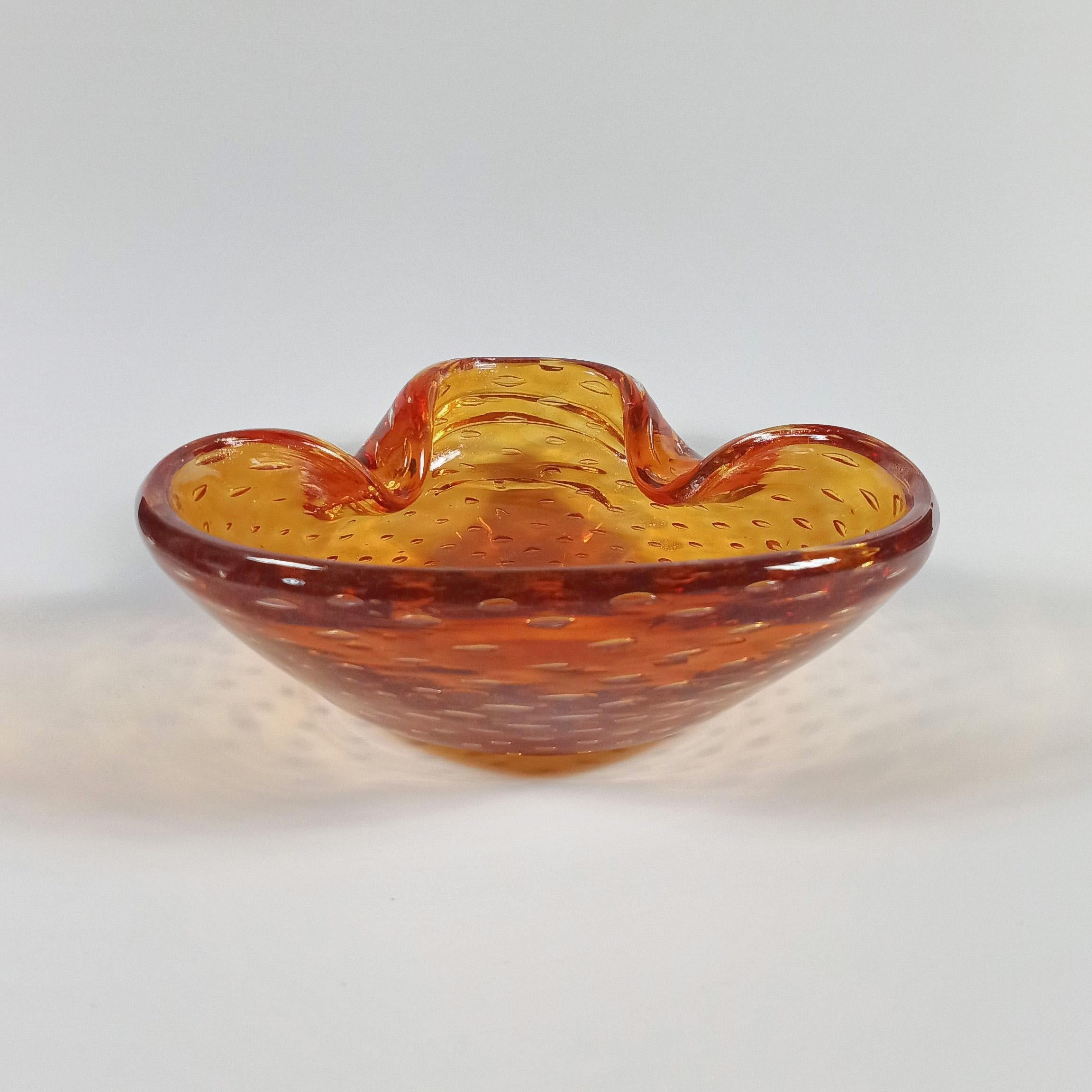 Bernsteinfarbene Murano-Glasschale mit Bullicante, Italien, 1960er Jahre (Handgefertigt) im Angebot