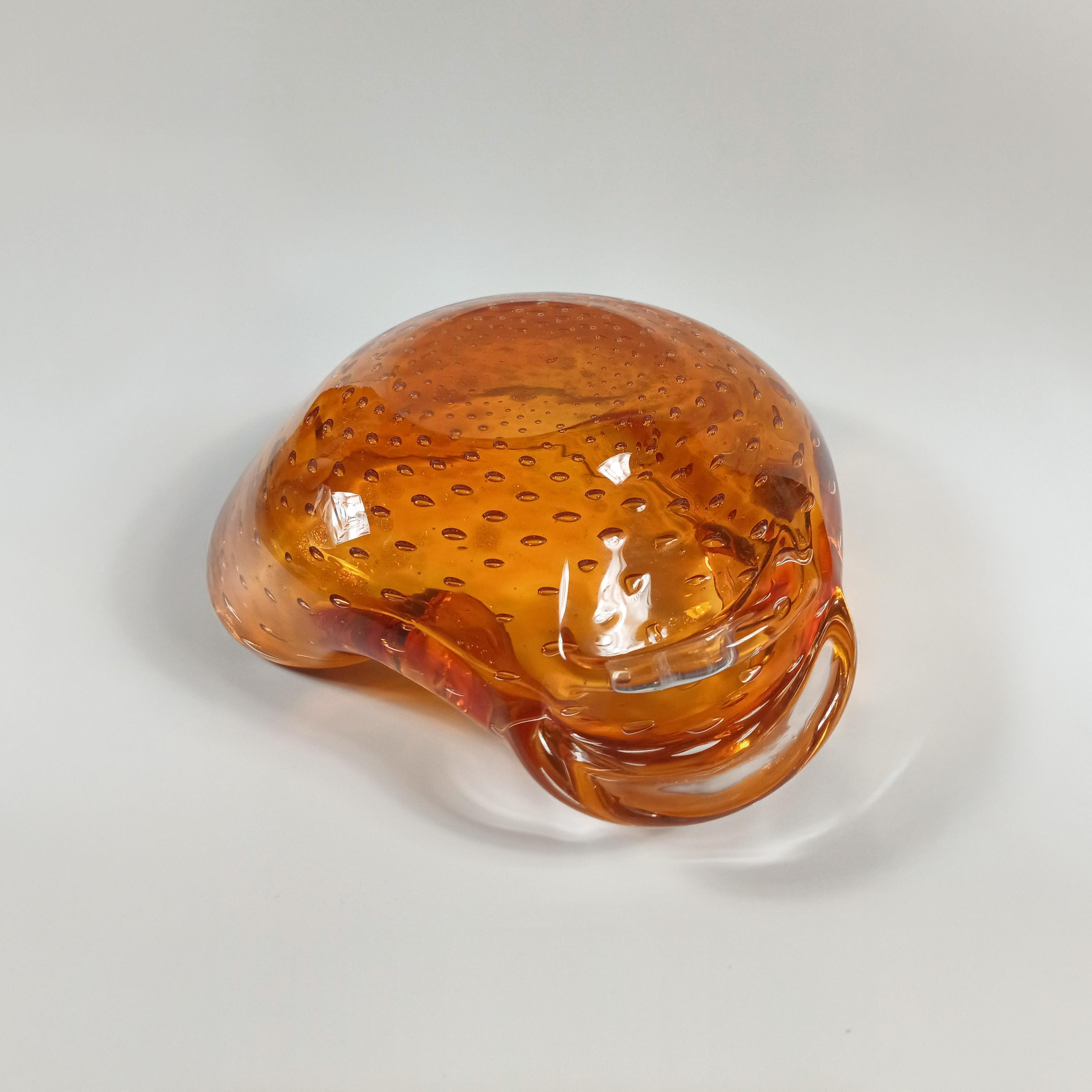 Bernsteinfarbene Murano-Glasschale mit Bullicante, Italien, 1960er Jahre (20. Jahrhundert) im Angebot