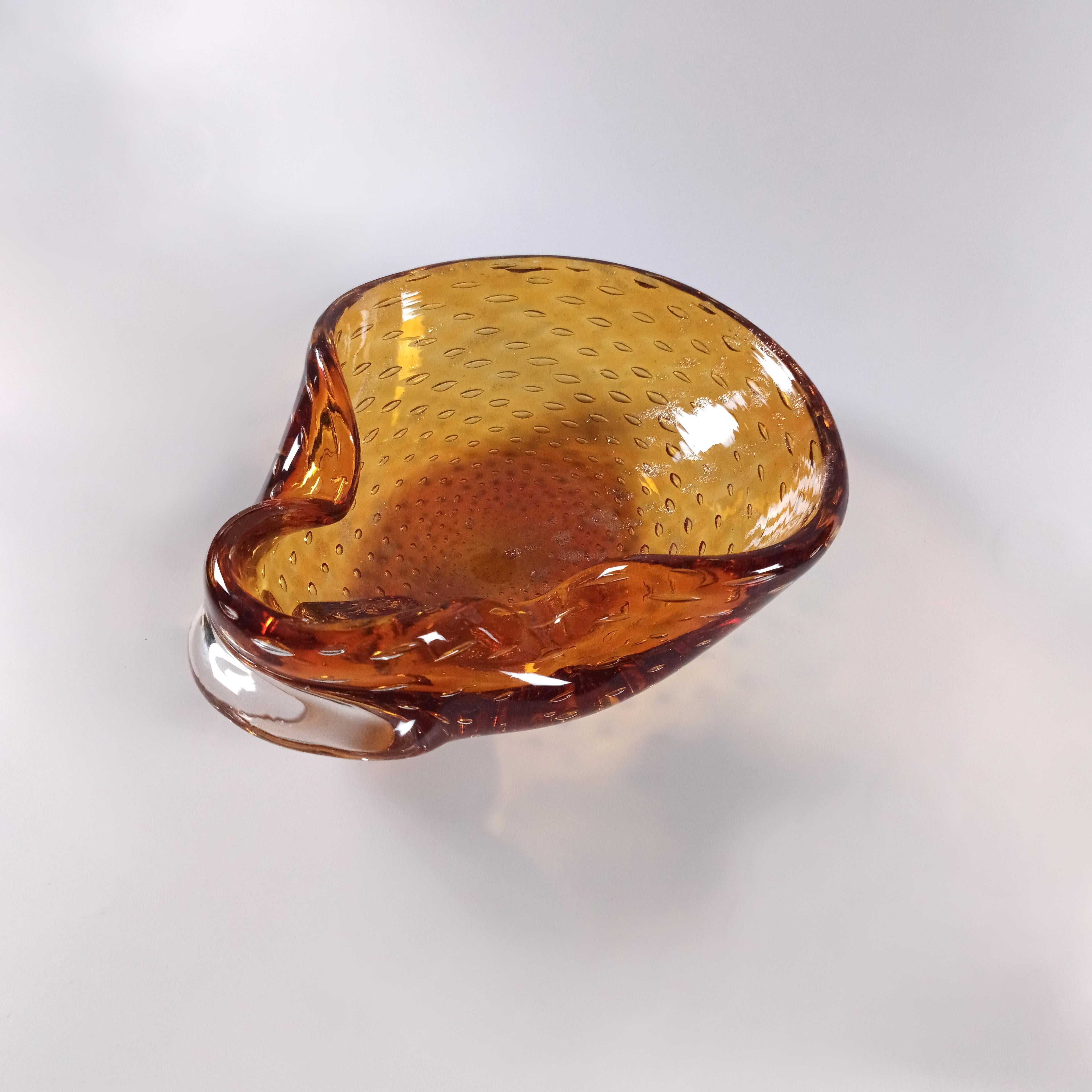 Bernsteinfarbene Murano-Glasschale mit Bullicante, Italien, 1960er Jahre (Muranoglas) im Angebot