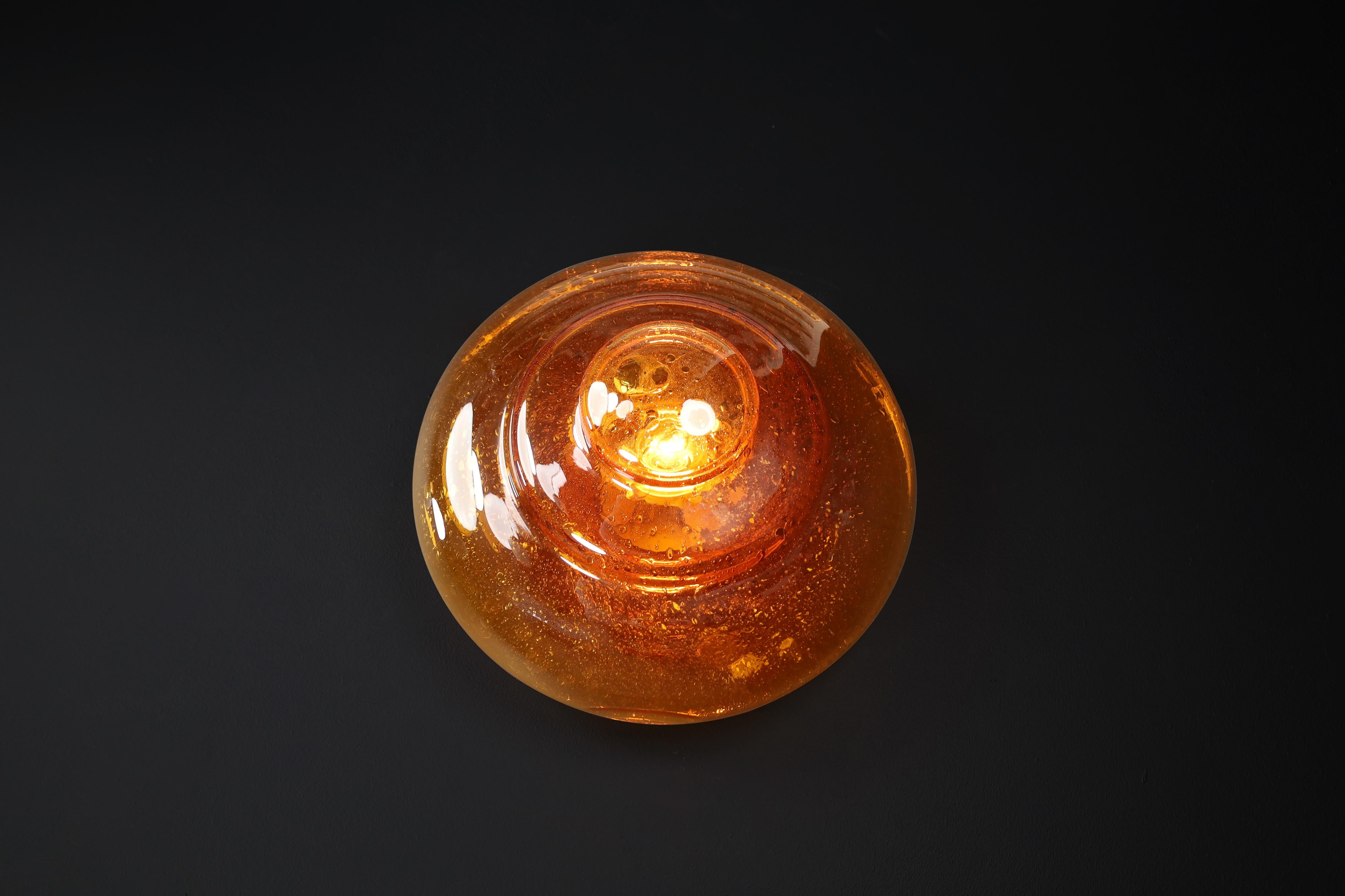 Empotrable o aplique de cristal de Murano ámbar, Italia, años 60 - Soplado a mano en venta 3
