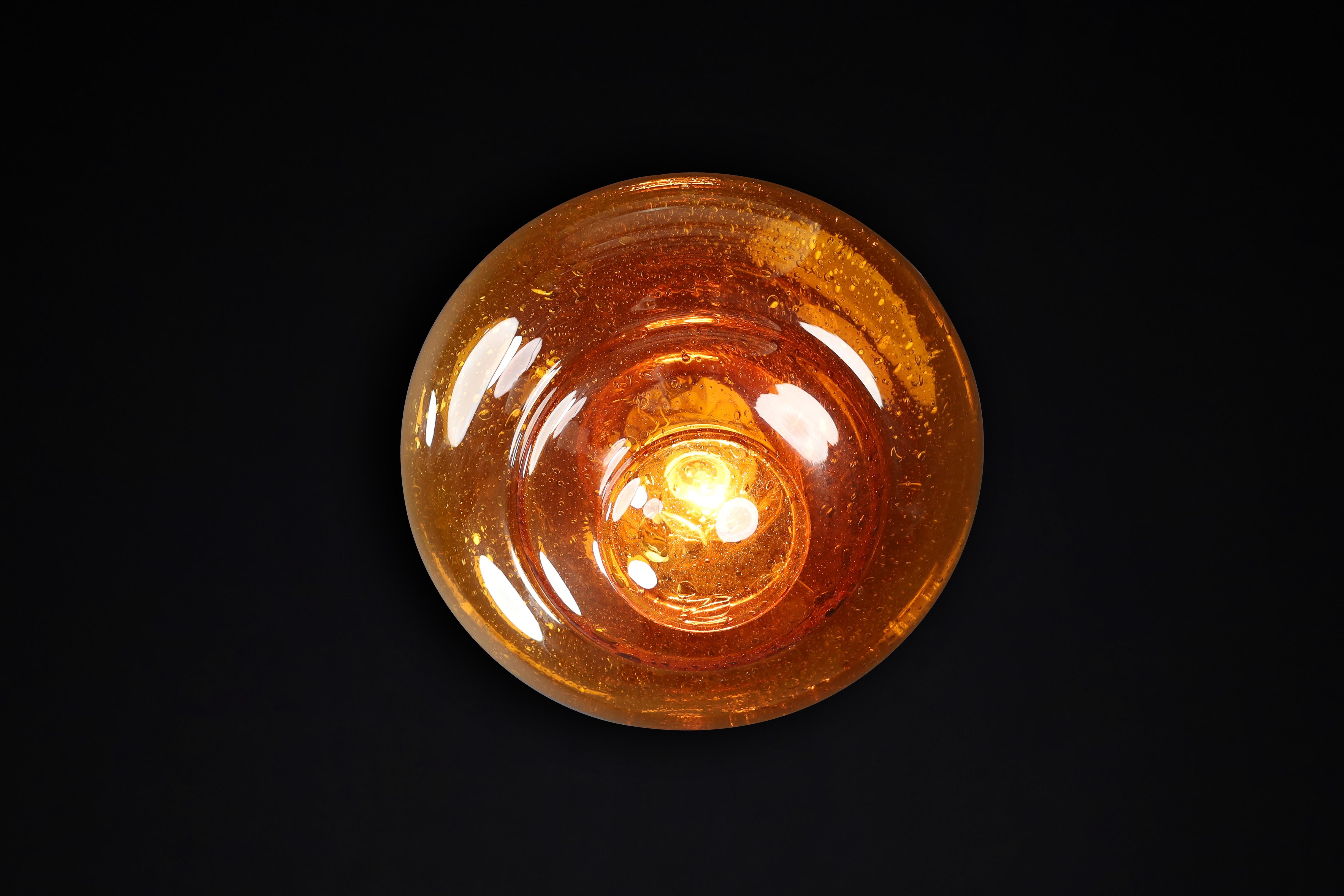Empotrable o aplique de cristal de Murano ámbar, Italia, años 60 - Soplado a mano en venta 4