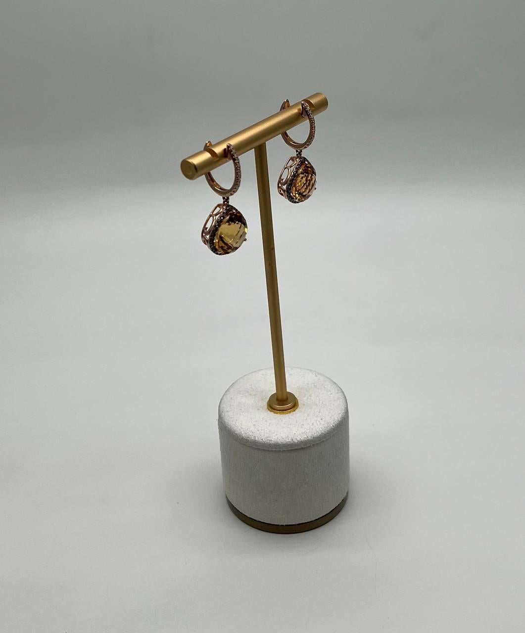 Orecchini a goccia in ambra arancione a forma di pera con diamanti champagne e aureola in oro 14 carati In condizioni Nuovo in vendita a Oakton, VA