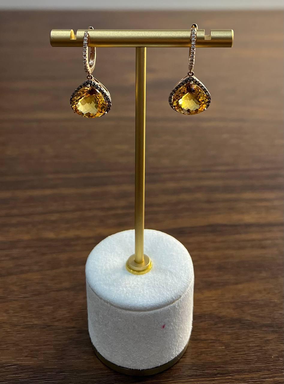 Orecchini a goccia in ambra arancione a forma di pera con diamanti champagne e aureola in oro 14 carati in vendita 1