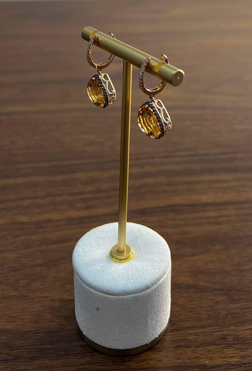 Orecchini a goccia in ambra arancione a forma di pera con diamanti champagne e aureola in oro 14 carati in vendita 3