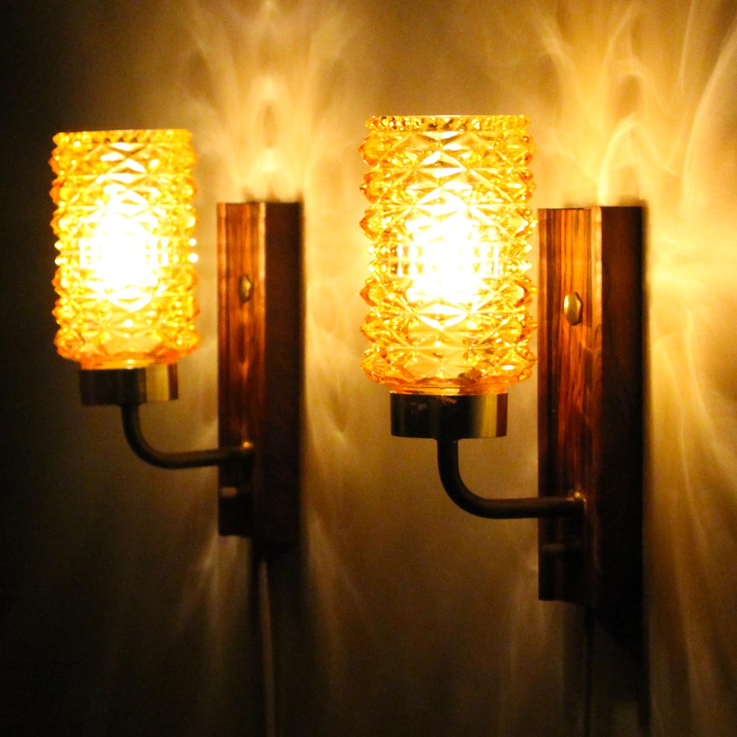 Amber & Rosewood Wall Lamps Pair, 1950s Danish Vintage Wall Lights In Good Condition In Brondby, Copenhagen