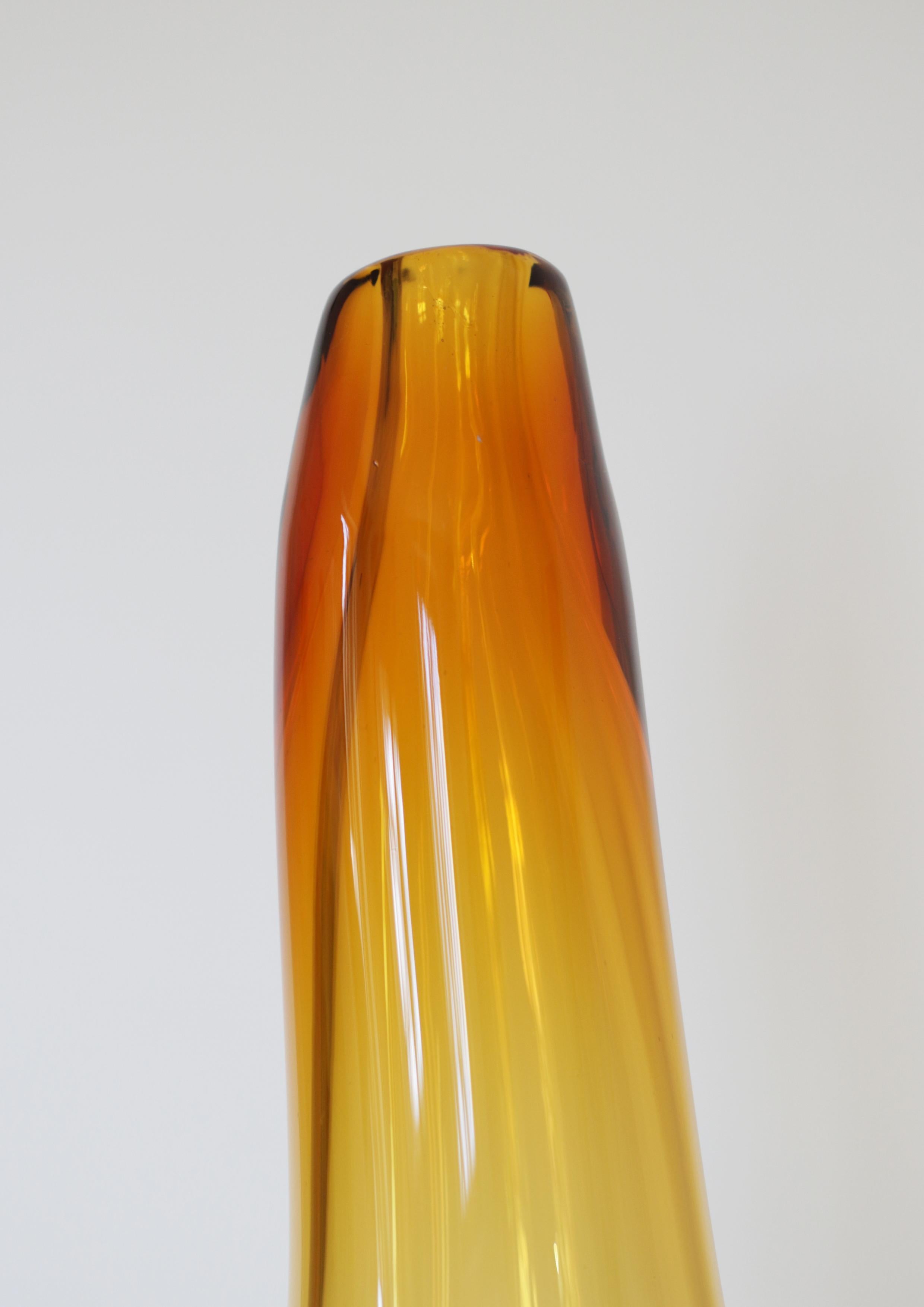 Postmoderno Vaso scultura Ambra Babà di Alice Crepaldi in vendita