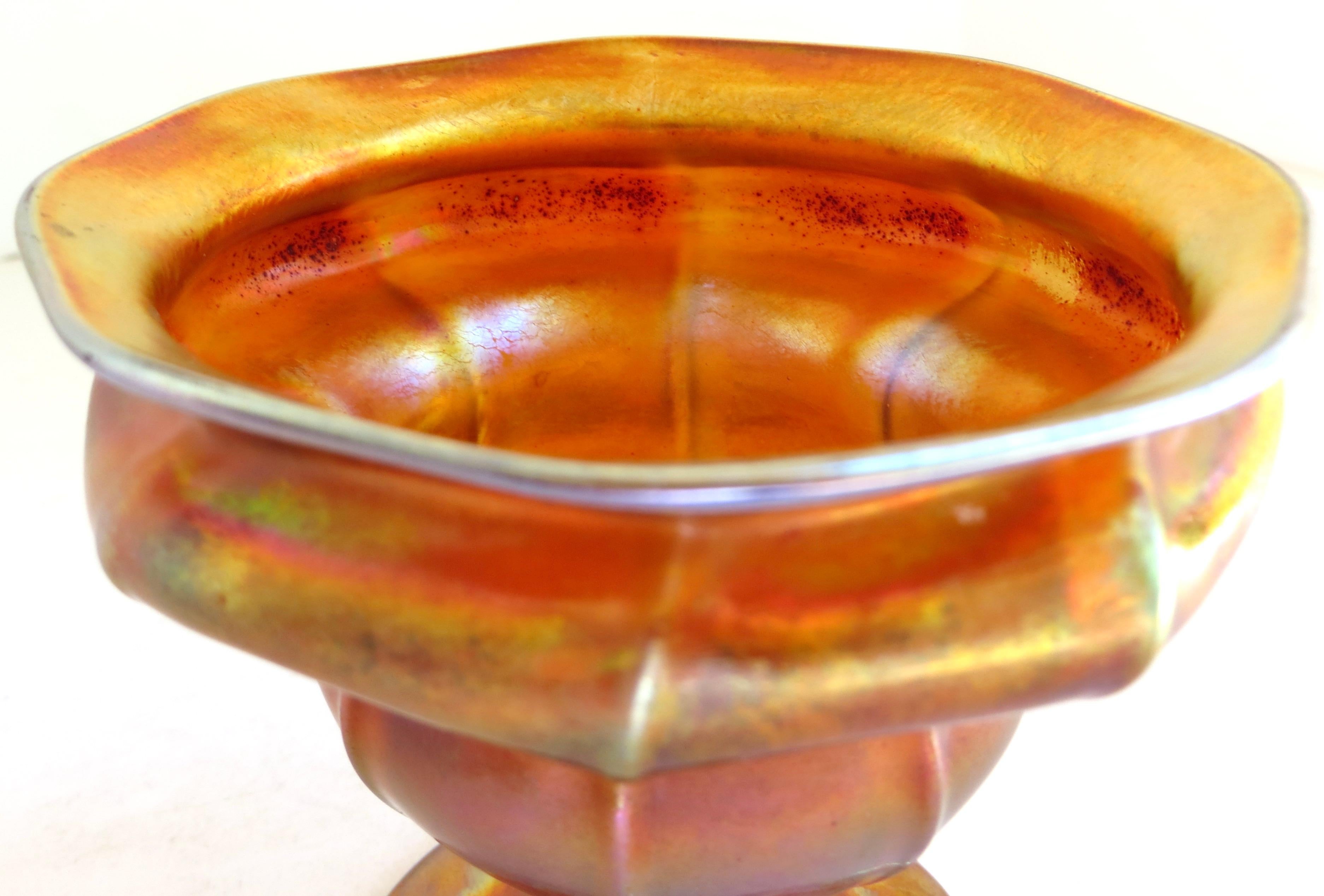 Début du 20ème siècle Compotier en verre favrile 