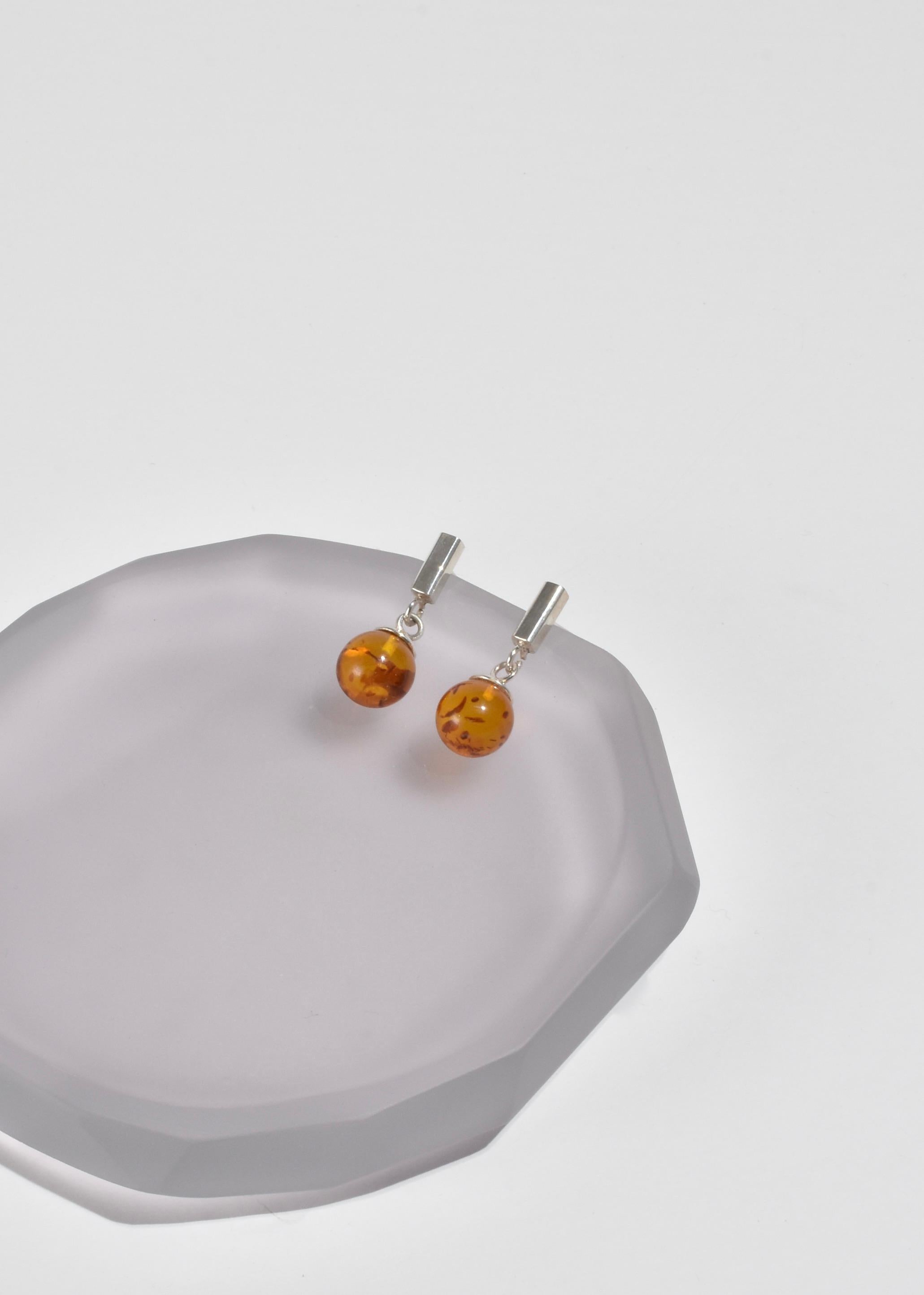 Vintage silver earrings with amber sphere drop detail, pierced. Stamped 925.

Material: Sterling silver, amber.