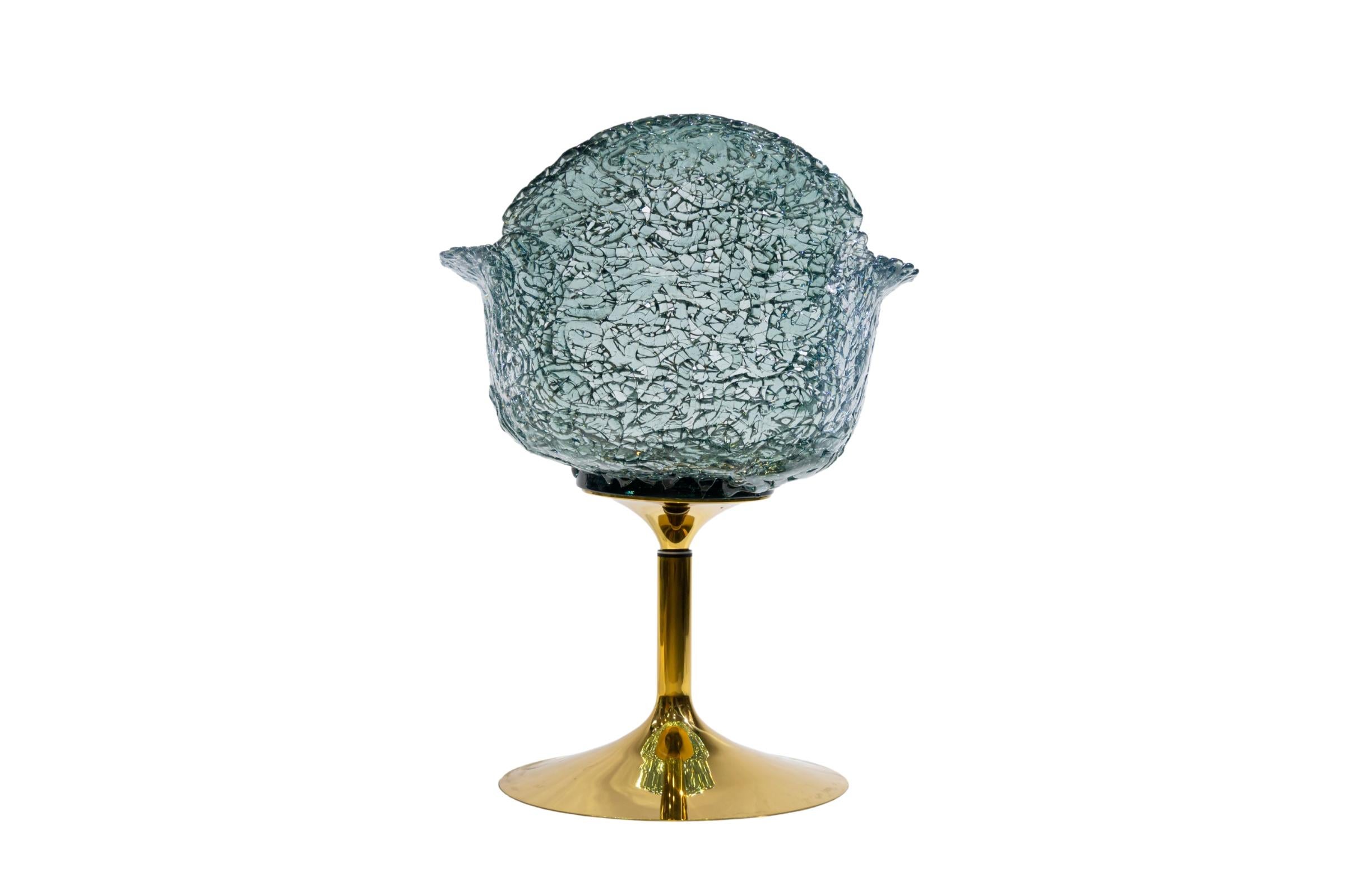 La chaise pivotante Stitch de la Collection Stitch exclusive est un chef-d'œuvre du design de mobilier moderne, alliant luxe, confort et savoir-faire artisanal en une seule pièce époustouflante. Conçue pour se démarquer, cette chaise pivotante