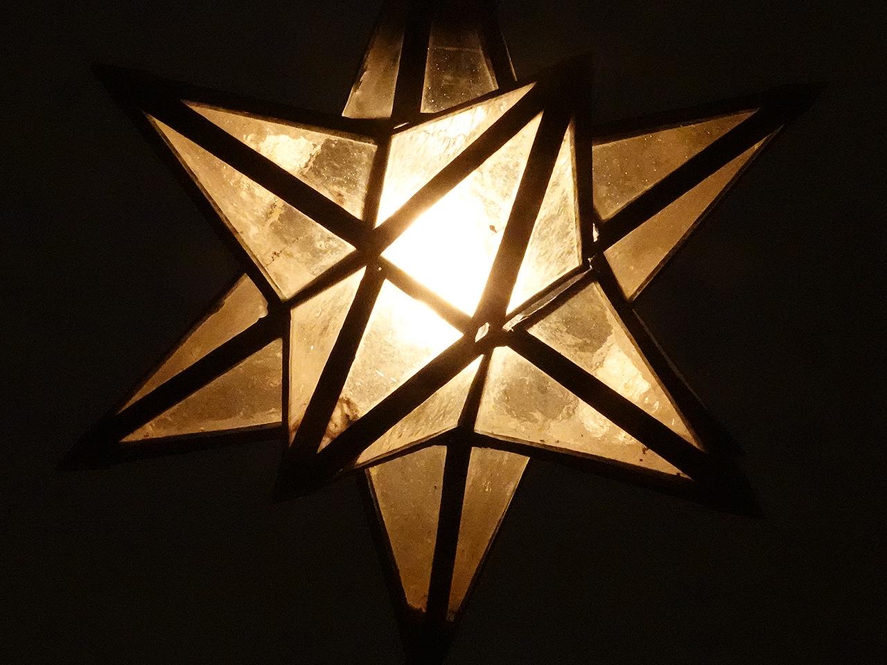 Américain Pendentif étoile morave en verre texturé ambre en vente