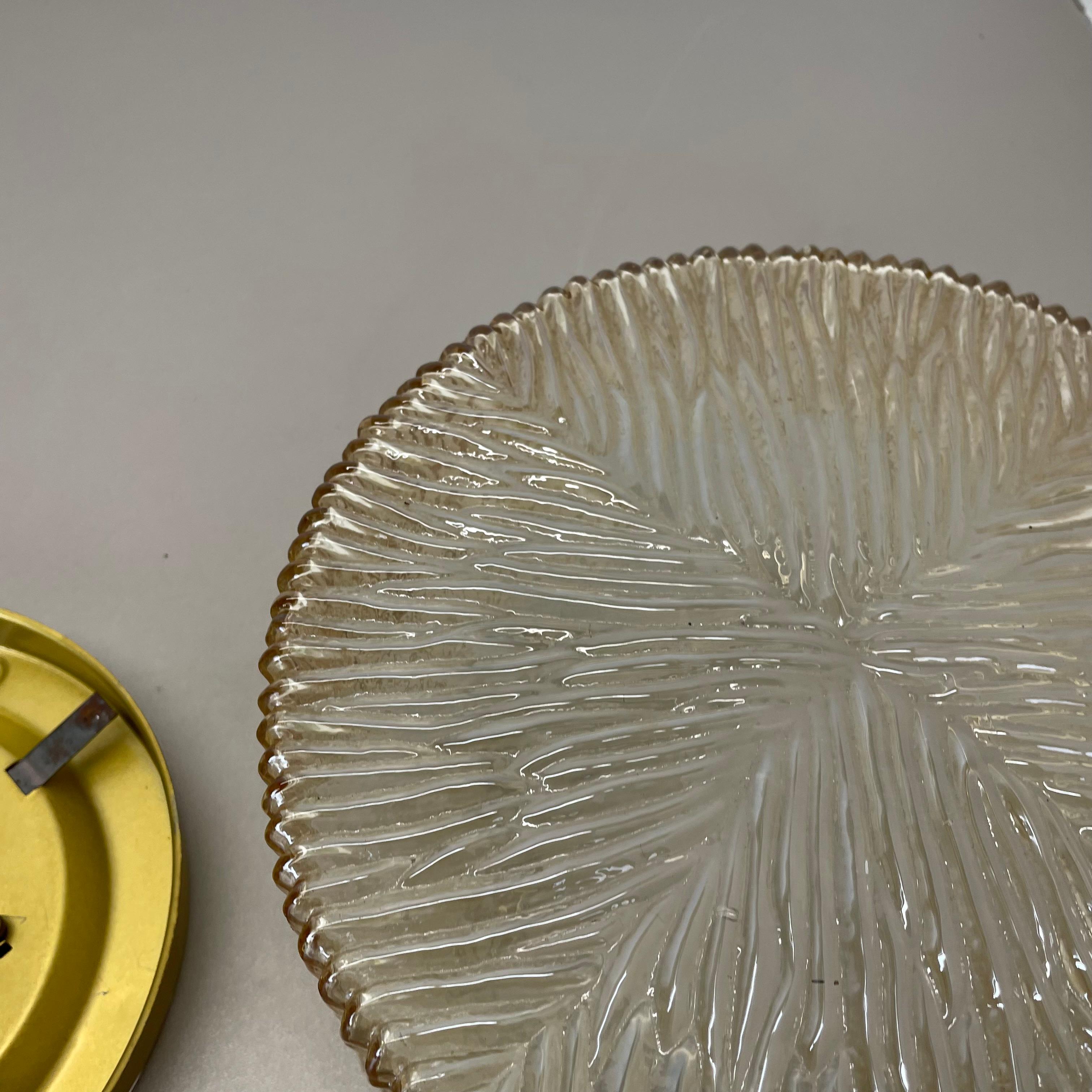 Lámpara de techo de textura ámbar Helena Tynell Estilo Glashütte Limburg, Años 60 en venta 8
