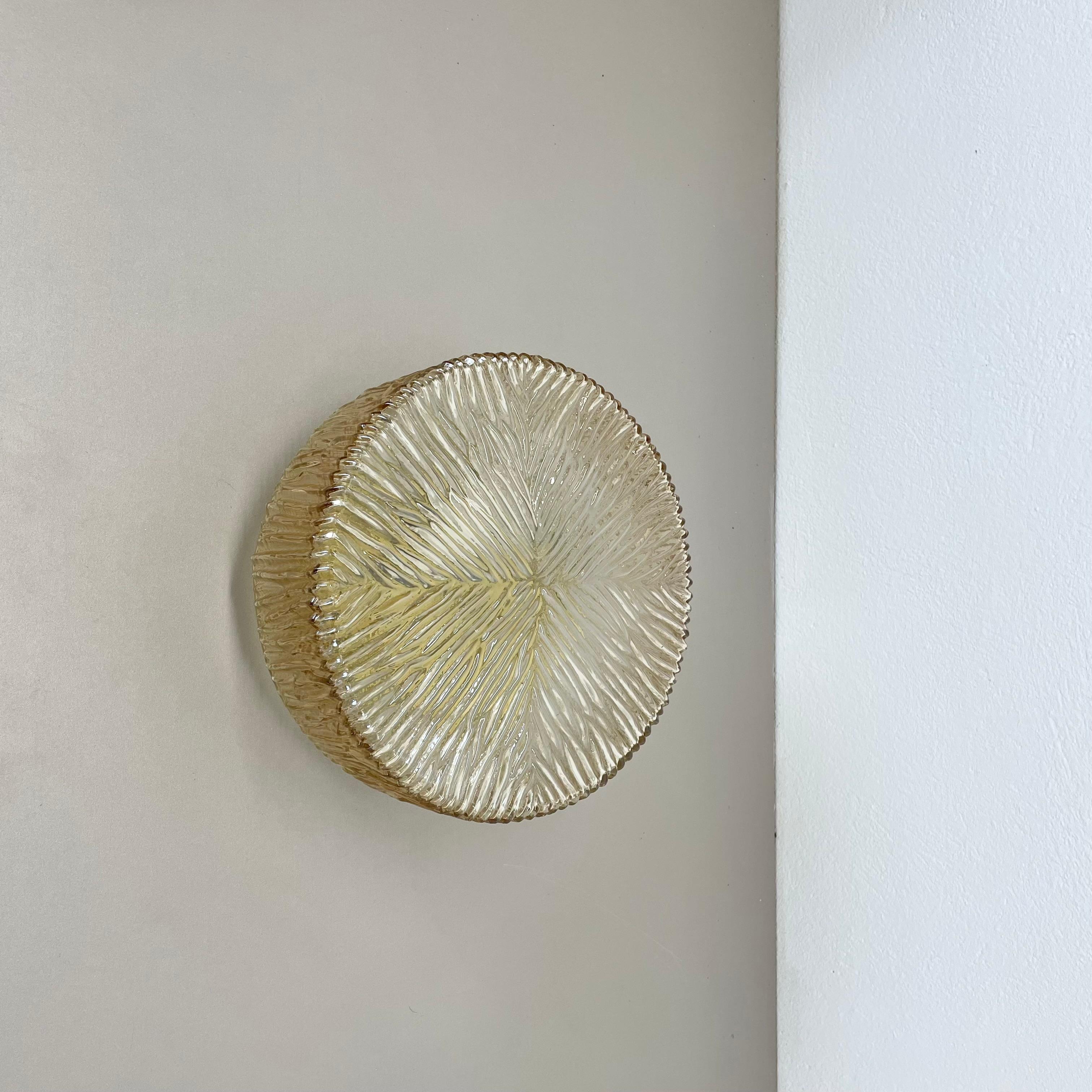 Lámpara de techo de textura ámbar Helena Tynell Estilo Glashütte Limburg, Años 60 Moderno de mediados de siglo en venta
