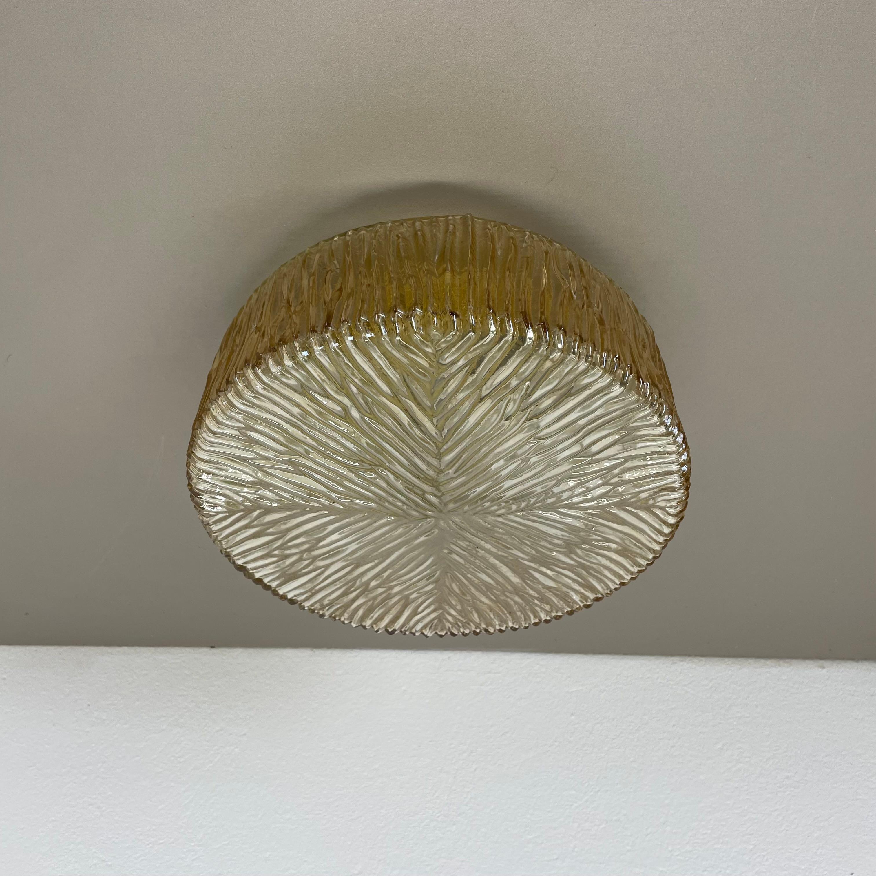 Lámpara de techo de textura ámbar Helena Tynell Estilo Glashütte Limburg, Años 60 en Bueno estado para la venta en Kirchlengern, DE