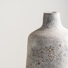 Vase ambré fait main en terre cuite grise