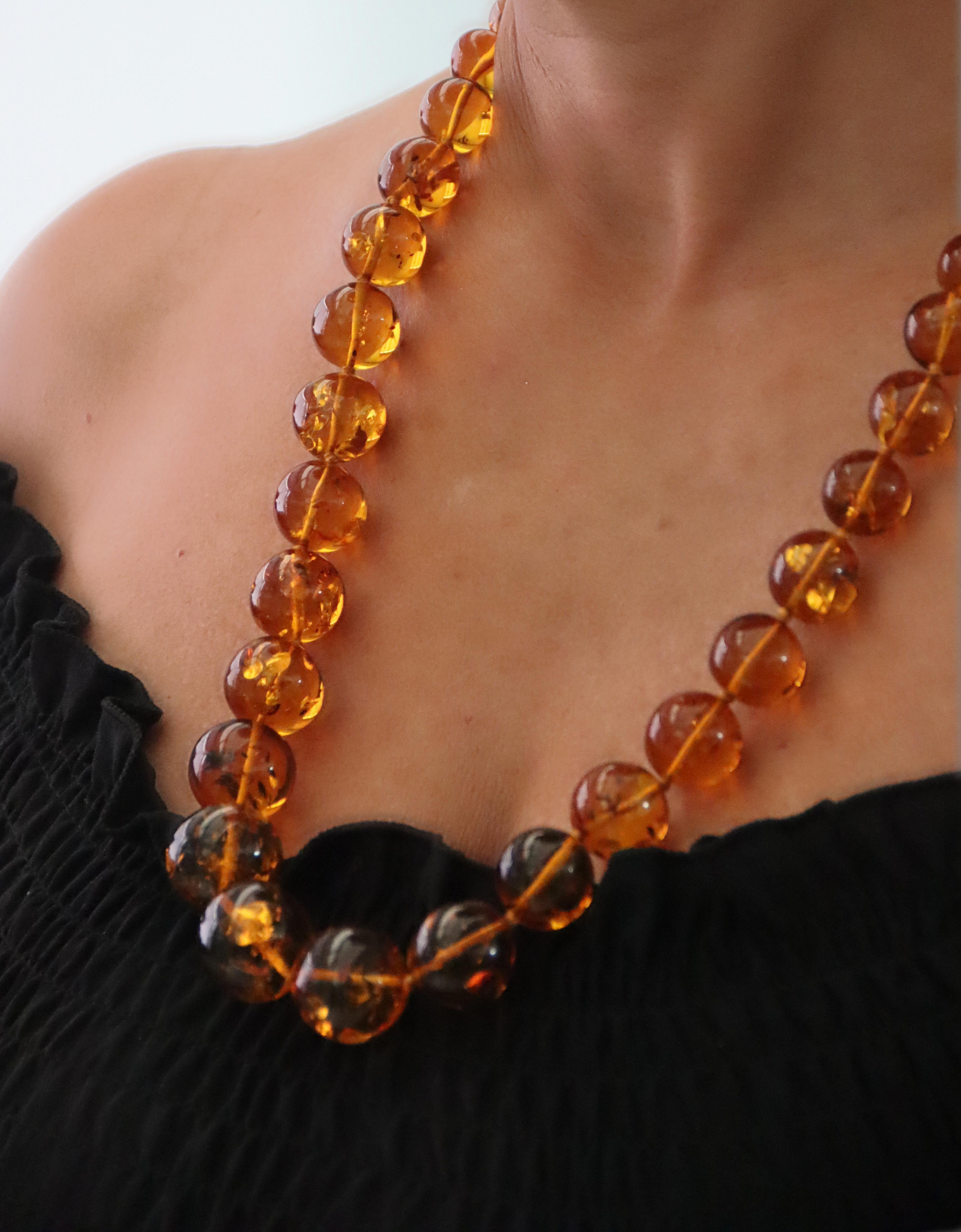 Amber White Gold 18 Karat Ball Cut Necklace For Sale 2